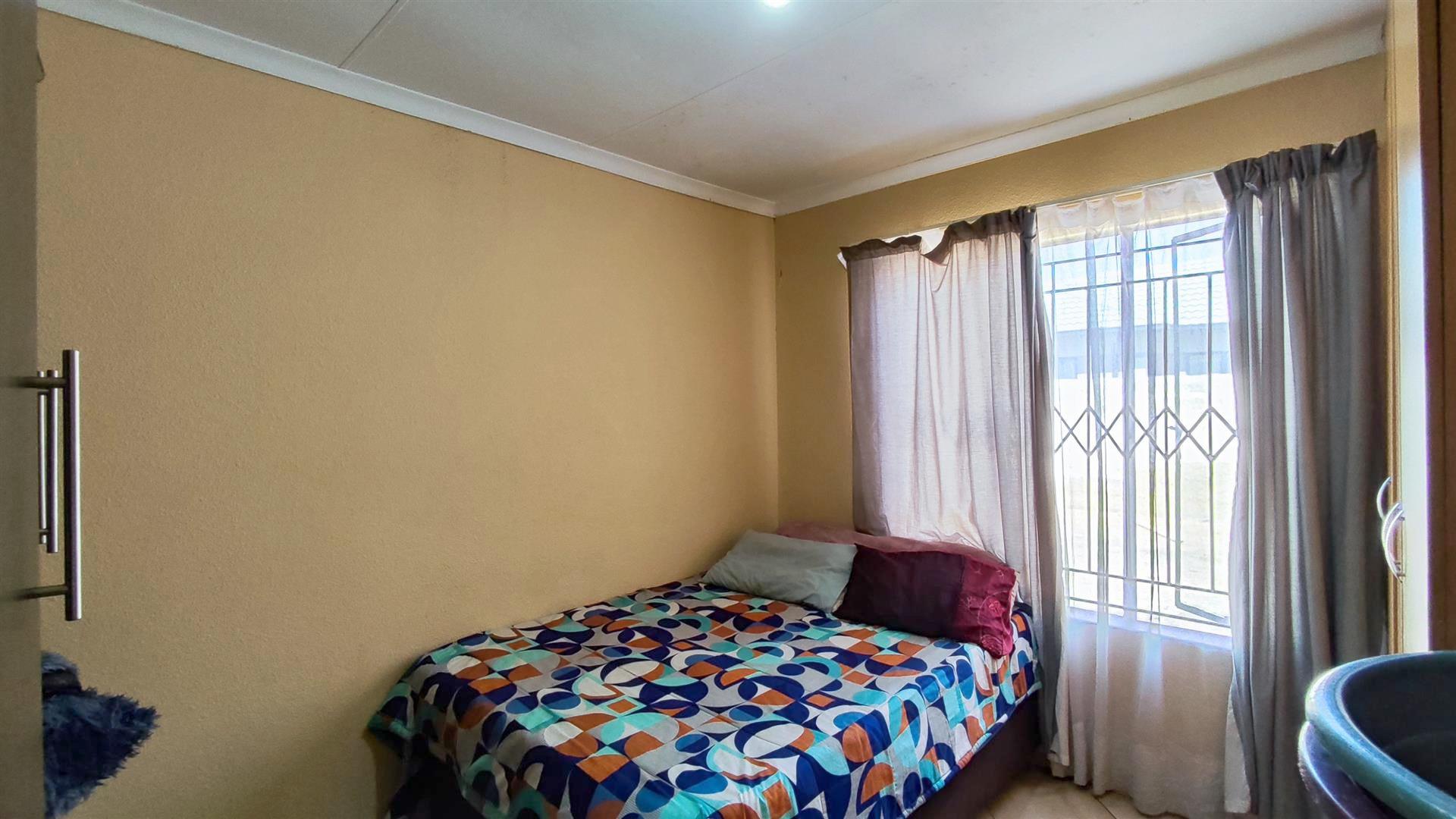 Bed Room 1 - 13 square meters of property in Birch Acres