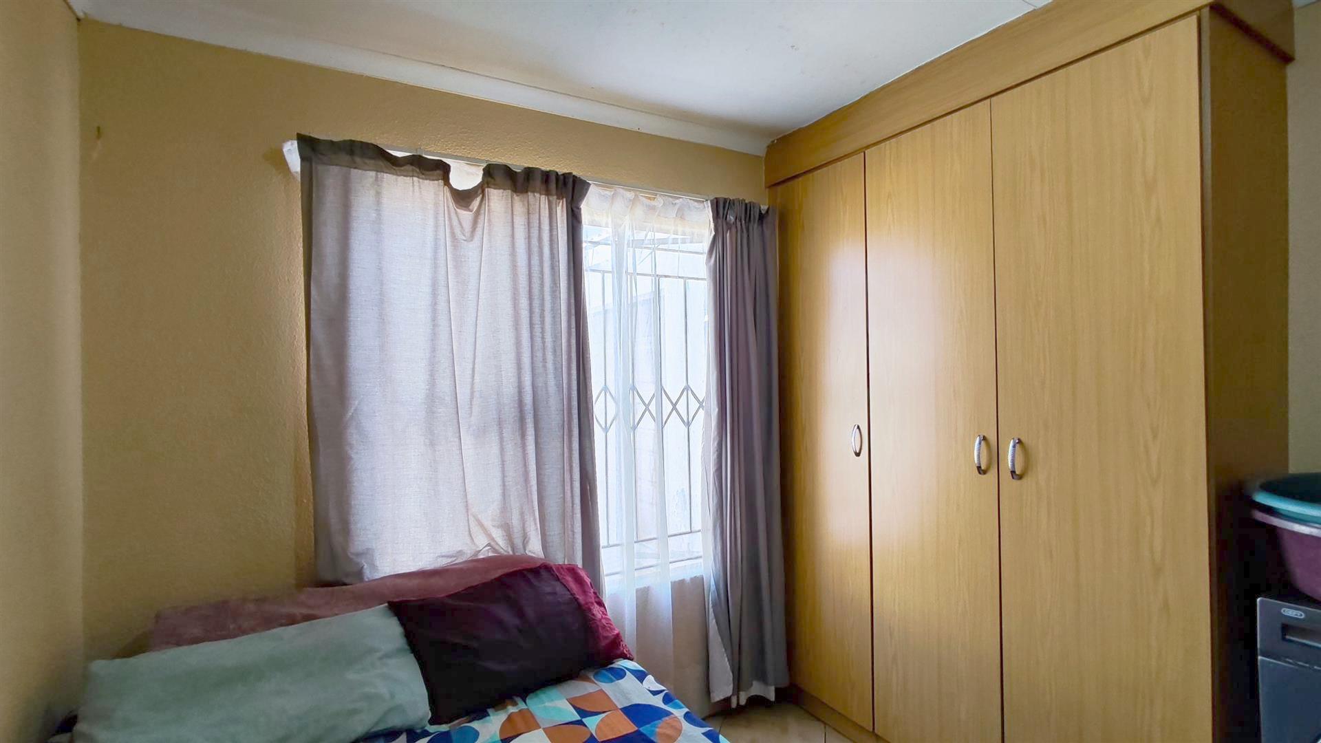 Bed Room 1 - 13 square meters of property in Birch Acres