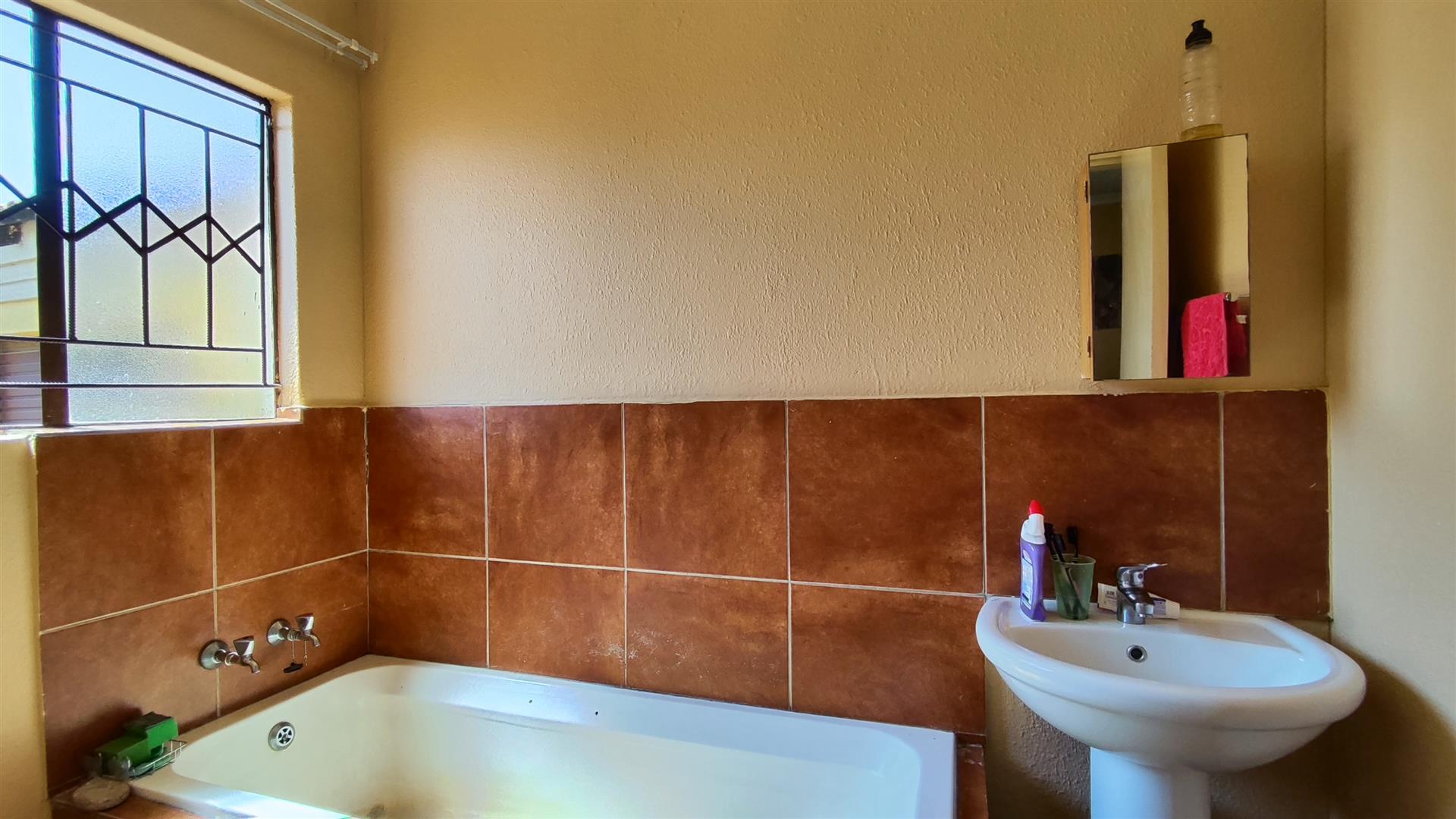 Main Bathroom - 5 square meters of property in Birch Acres