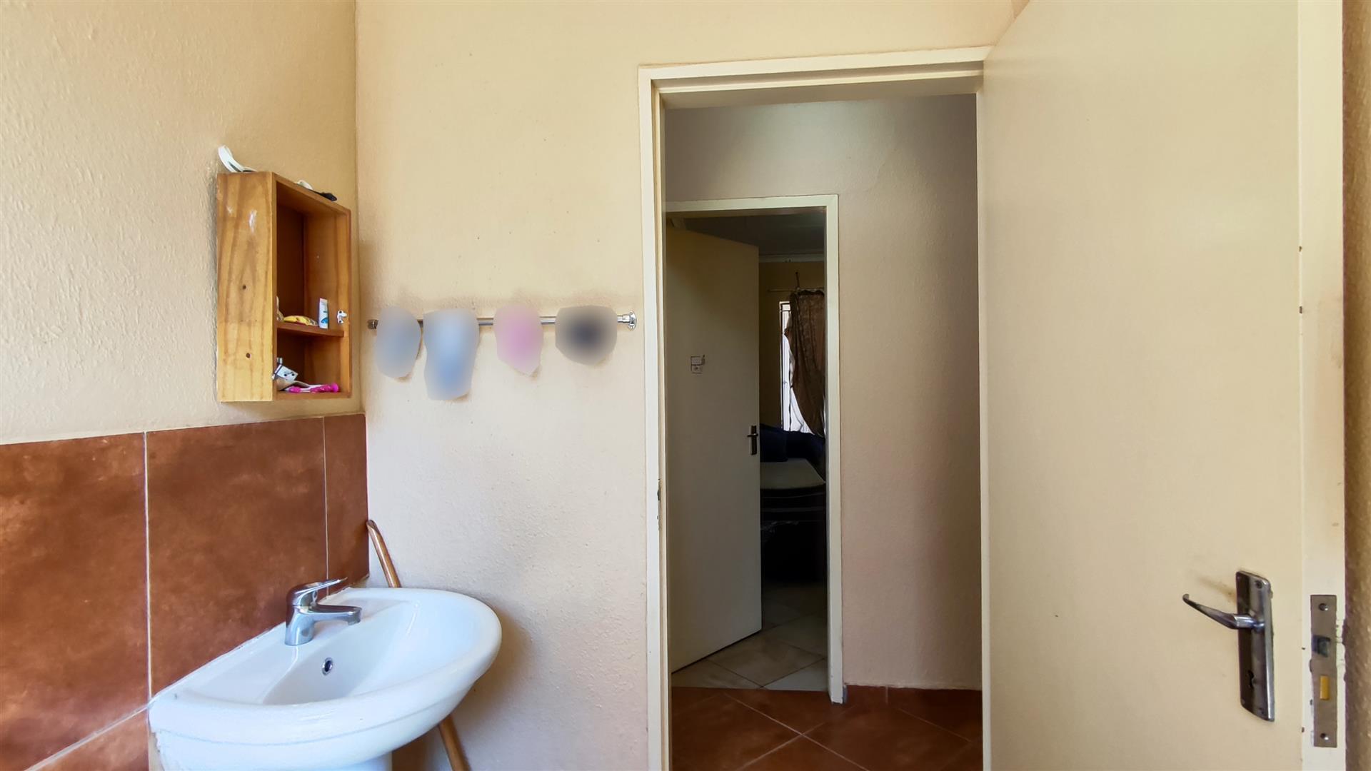 Bathroom 1 - 5 square meters of property in Birch Acres