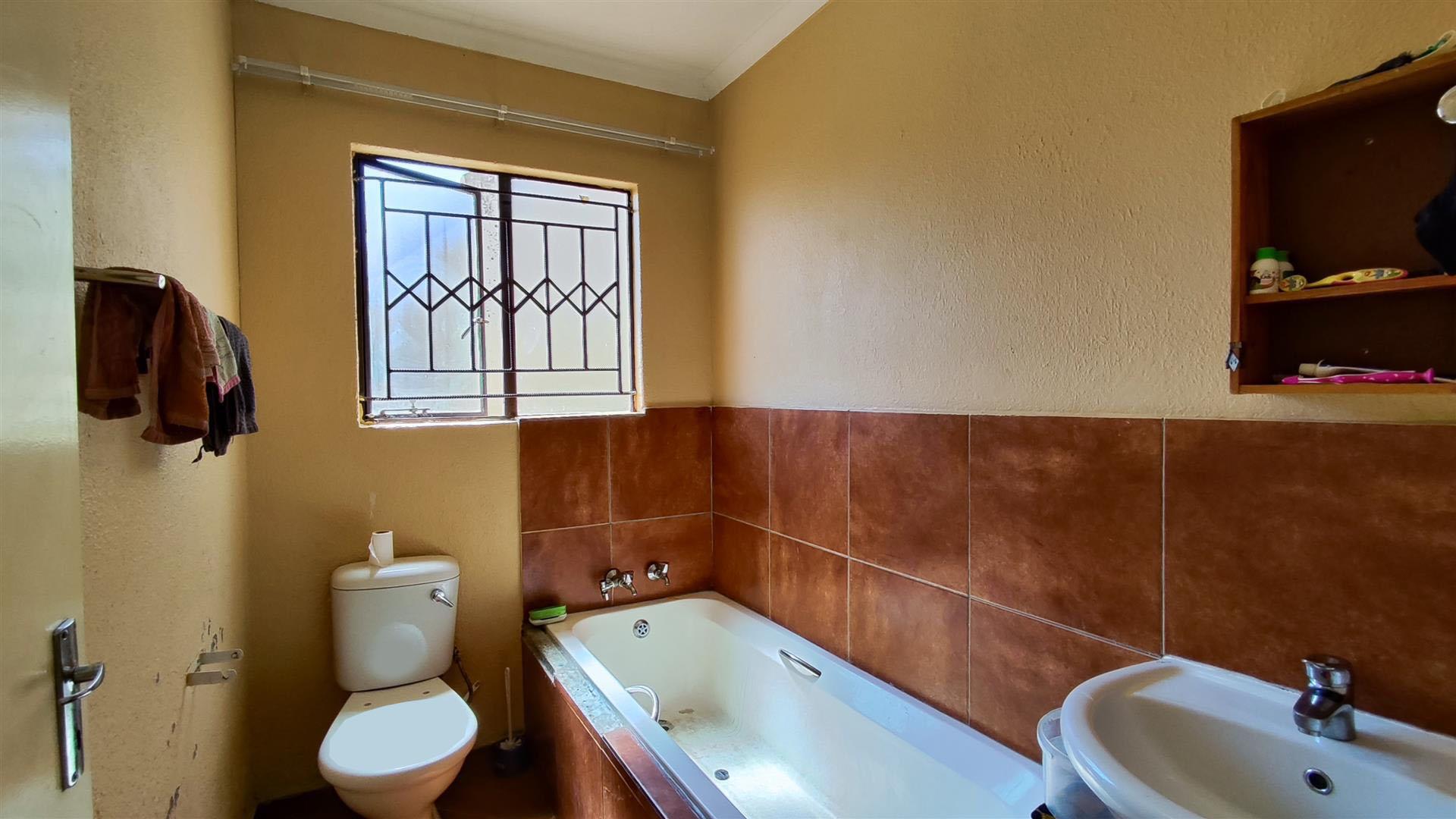 Bathroom 1 - 5 square meters of property in Birch Acres