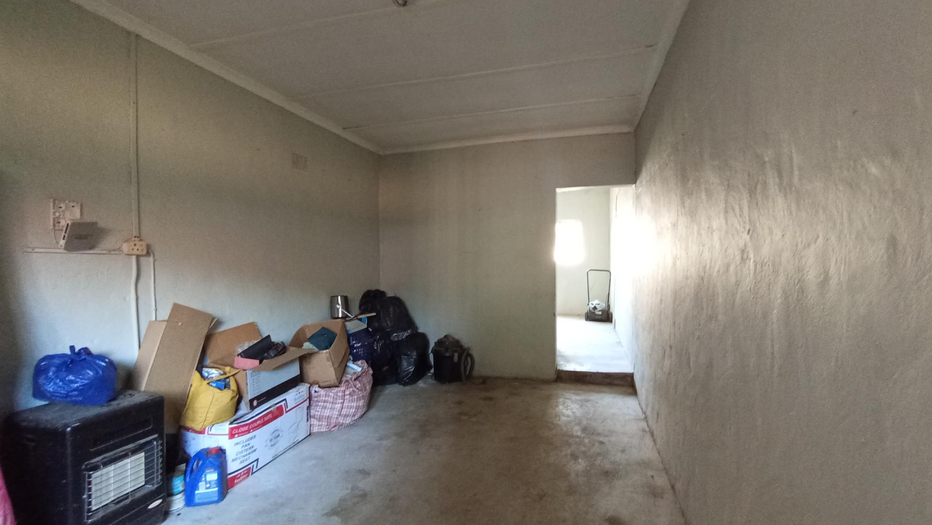 Lounges - 60 square meters of property in Homestead