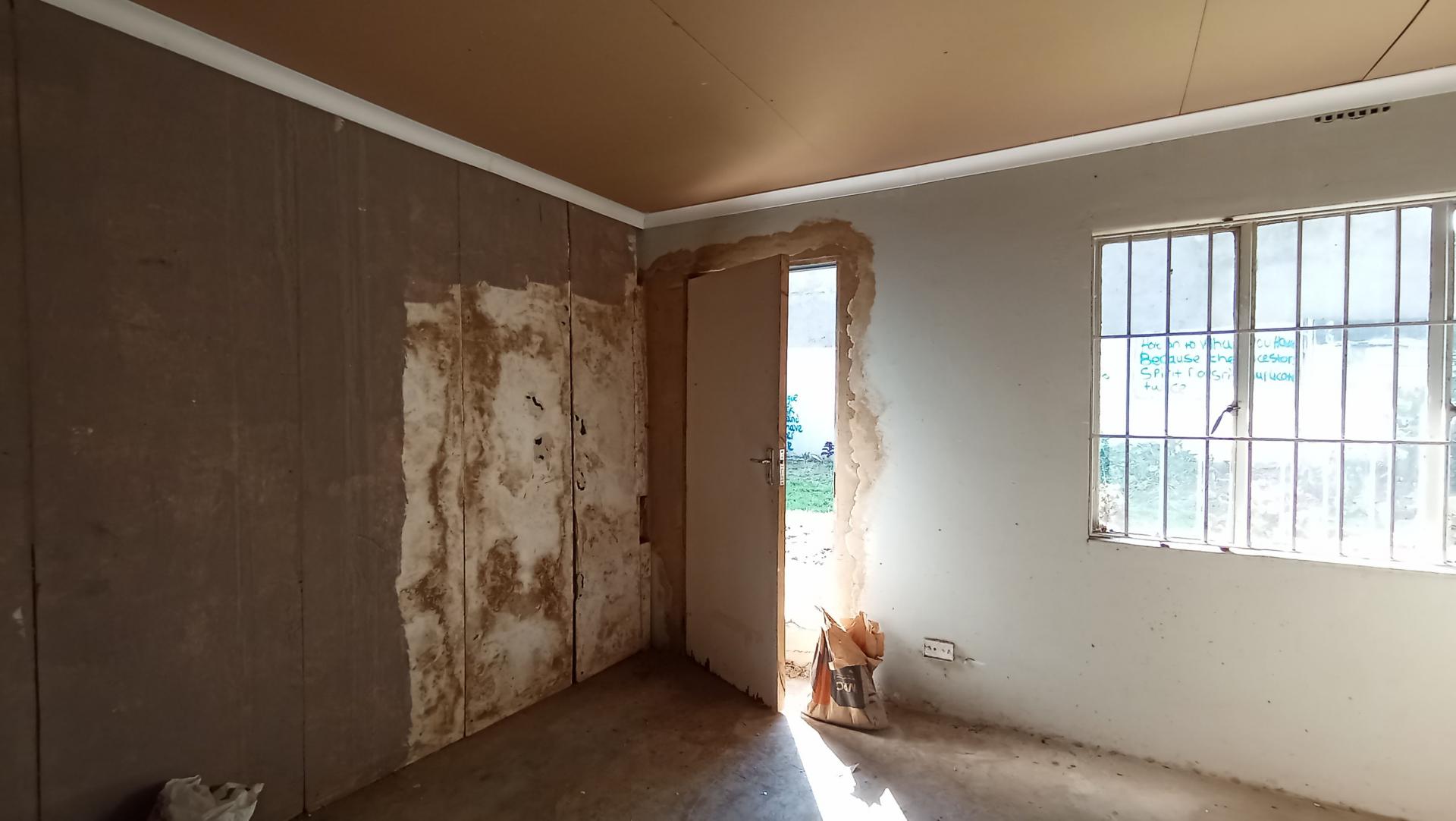 Lounges - 60 square meters of property in Homestead