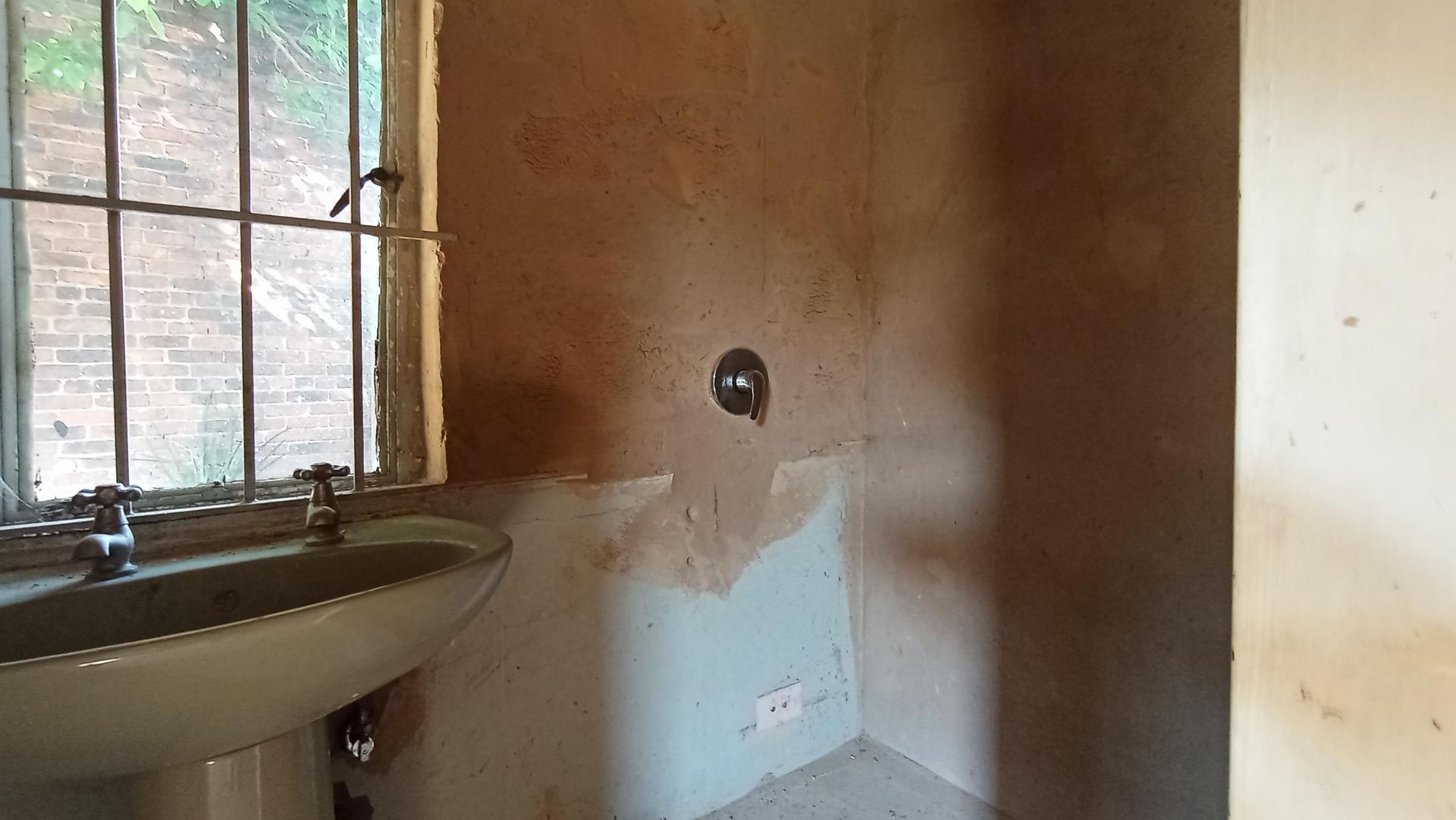 Bathroom 1 - 8 square meters of property in Homestead