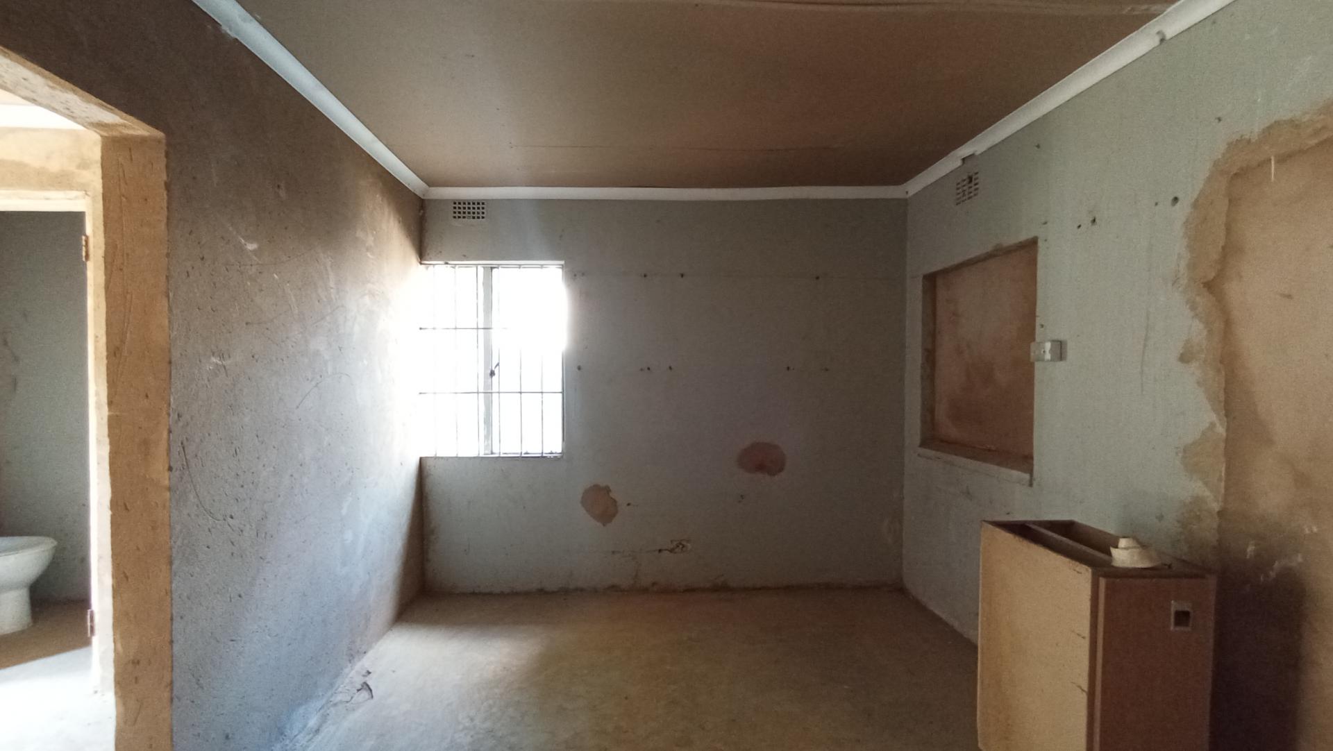 Bed Room 1 - 49 square meters of property in Homestead