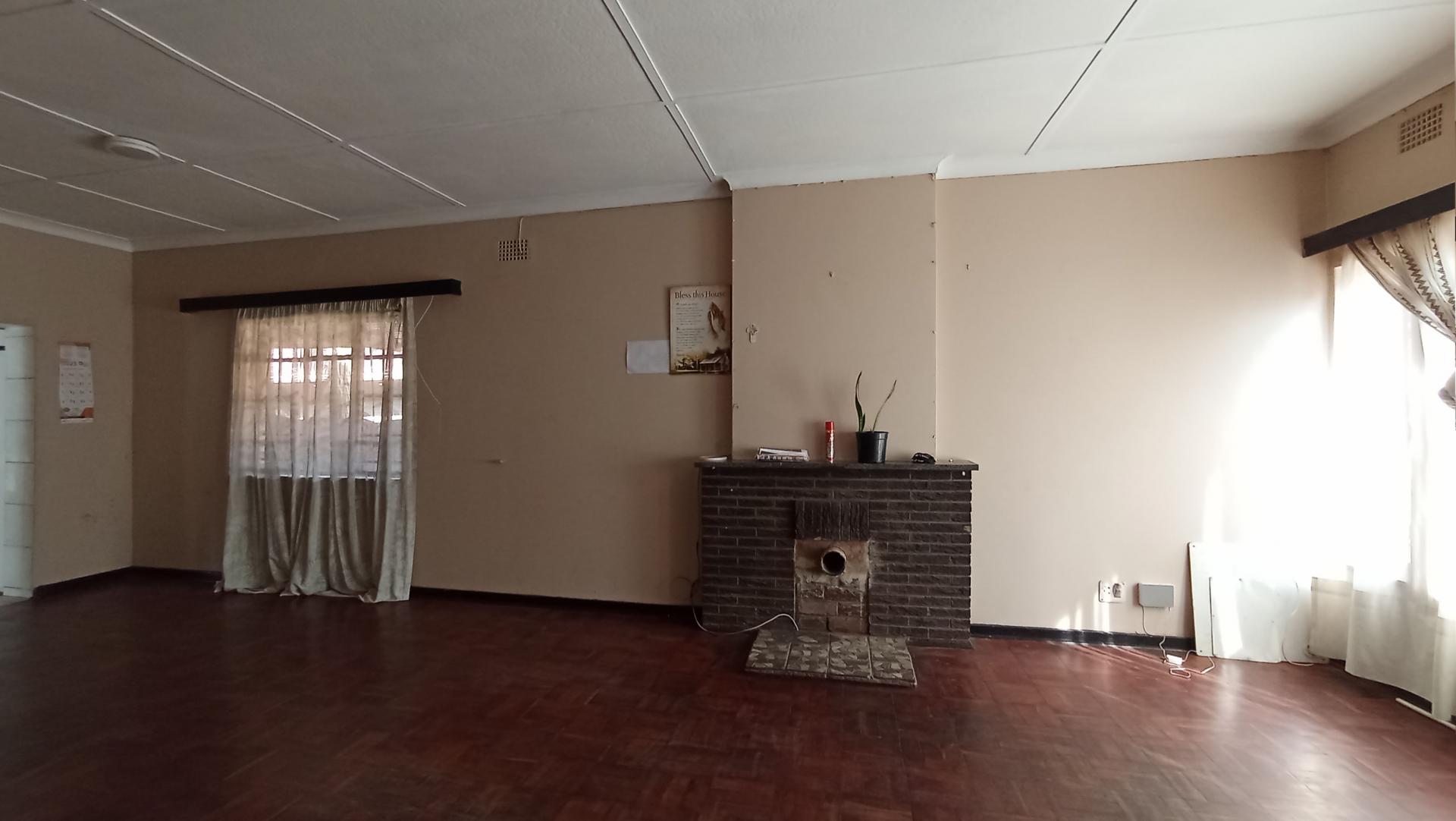 Lounges - 60 square meters of property in Homestead