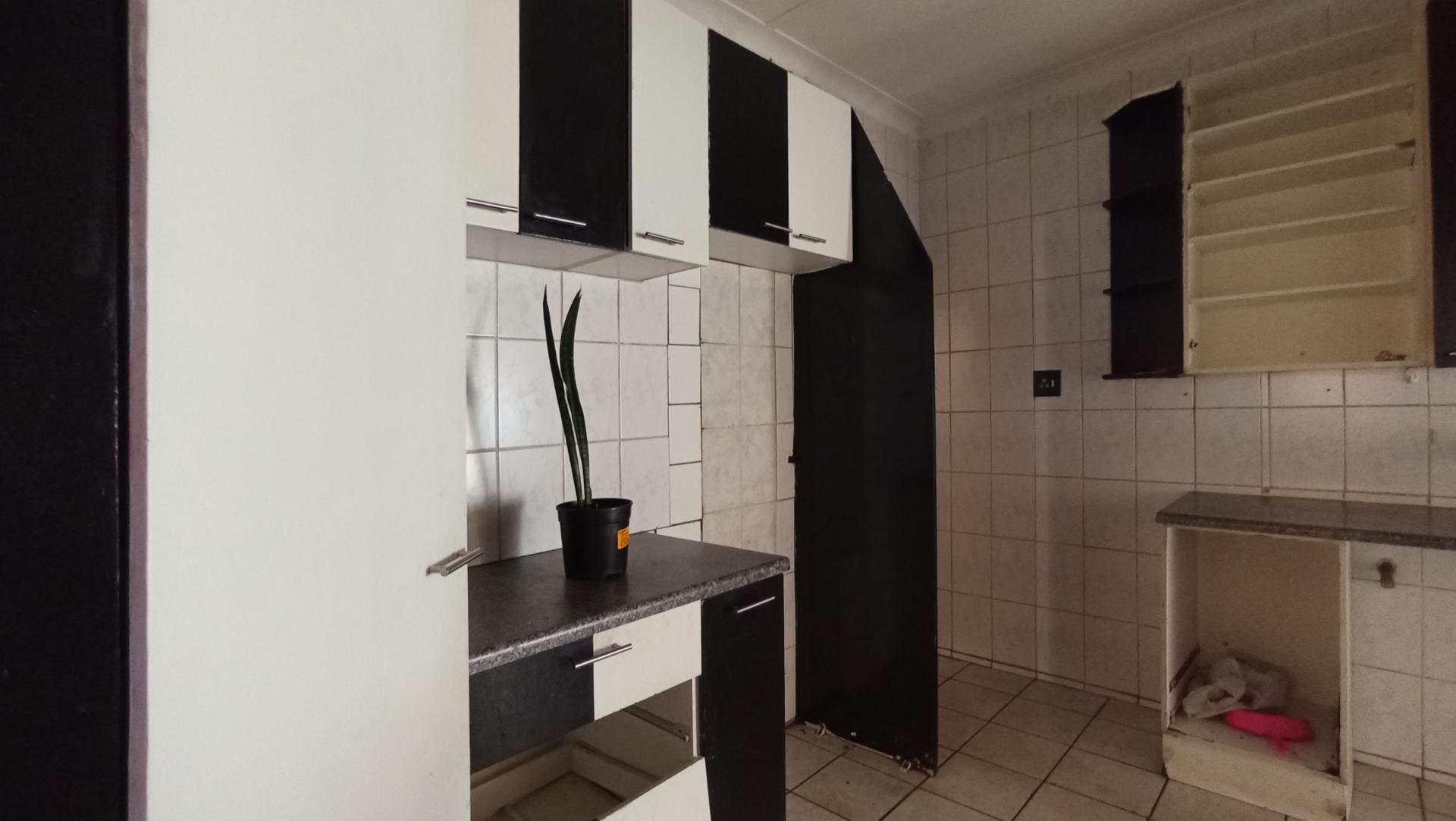 Kitchen - 20 square meters of property in Homestead