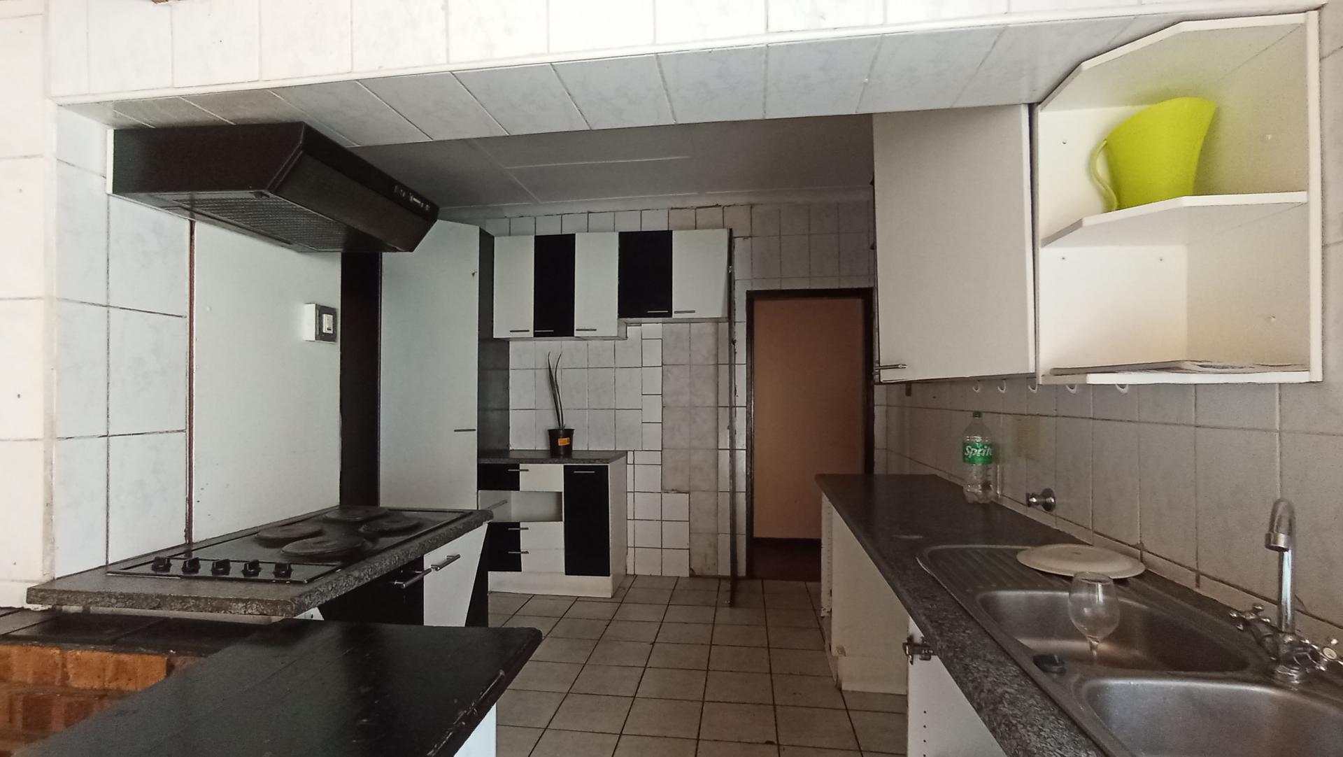 Kitchen - 20 square meters of property in Homestead