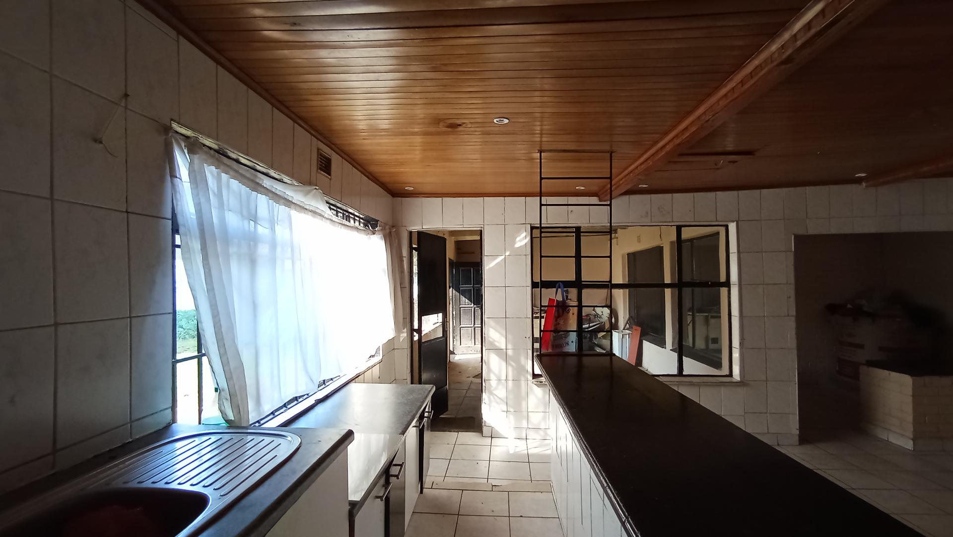 Kitchen - 20 square meters of property in Homestead