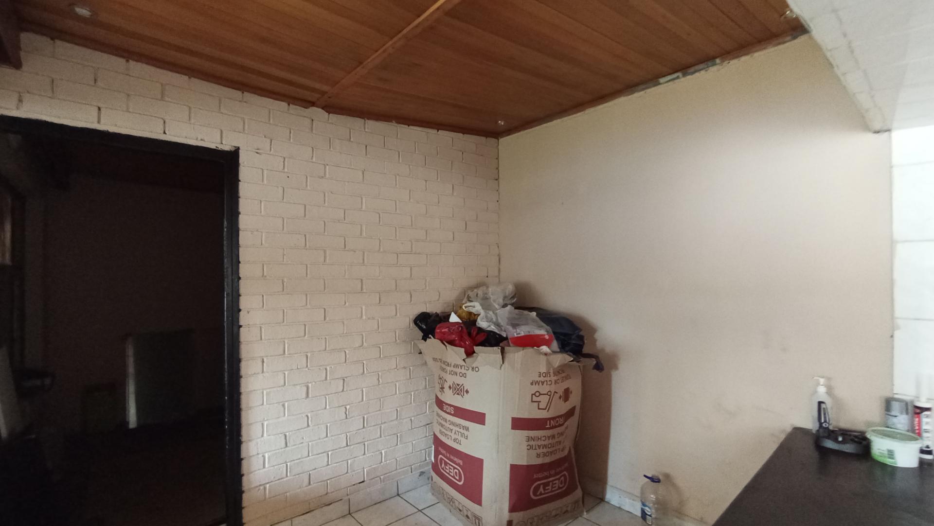 Spaces - 76 square meters of property in Homestead