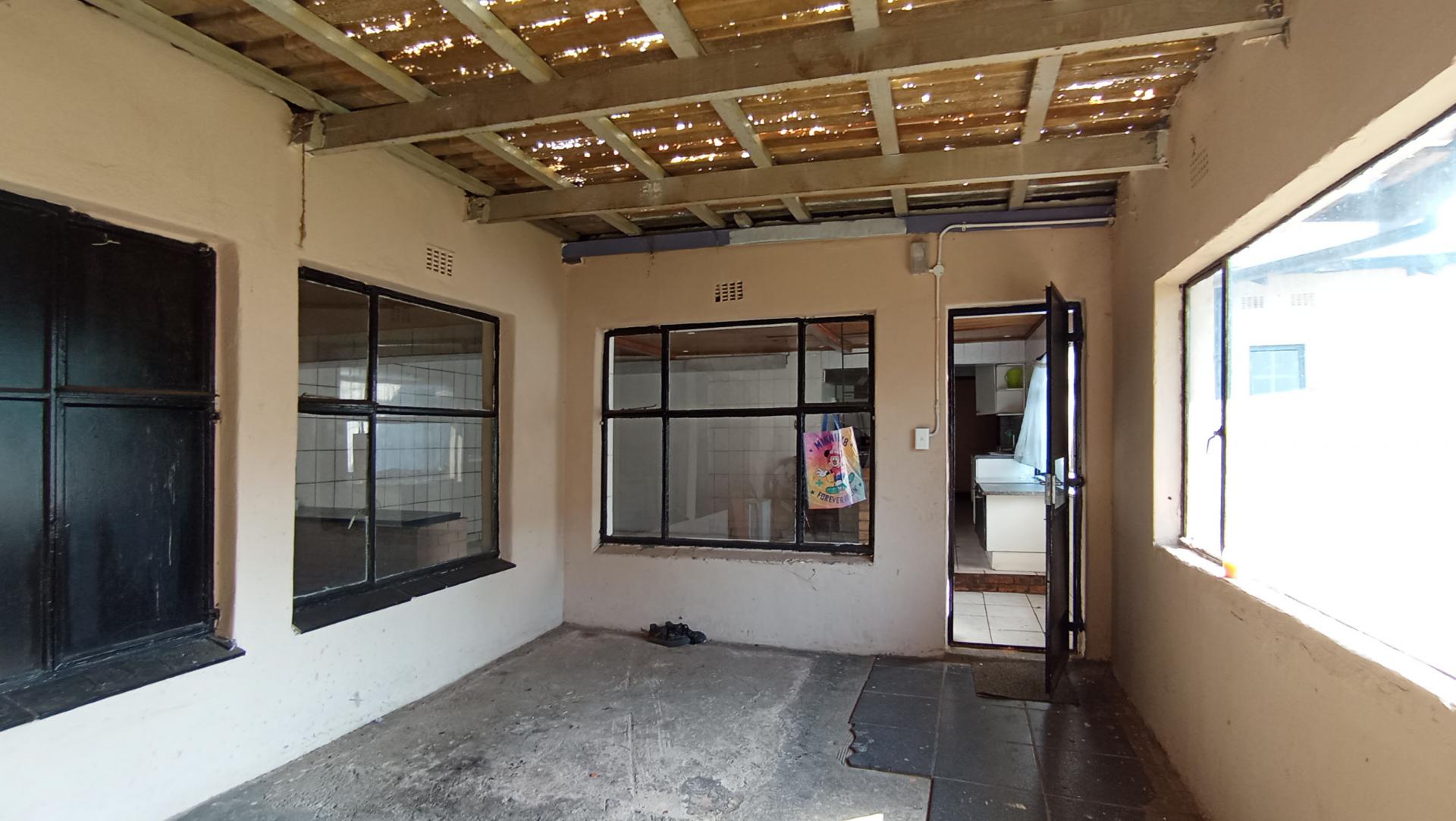 Spaces - 76 square meters of property in Homestead