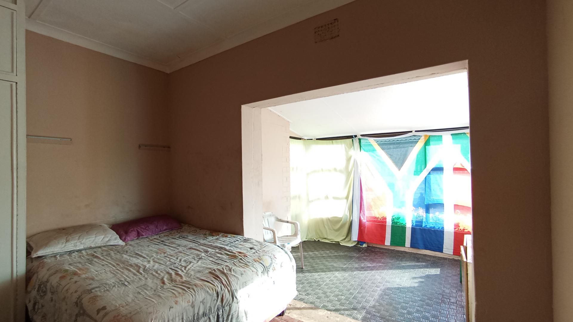 Bed Room 1 - 49 square meters of property in Homestead