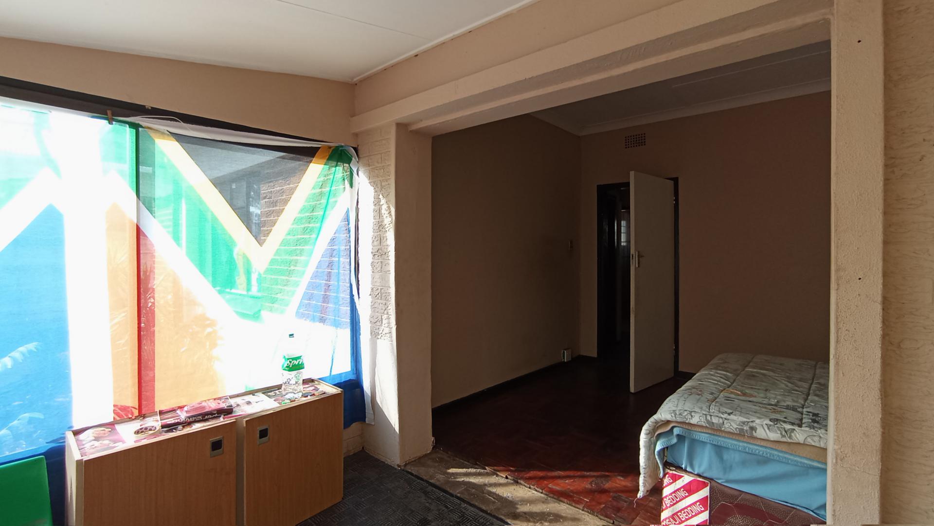 Bed Room 1 - 49 square meters of property in Homestead