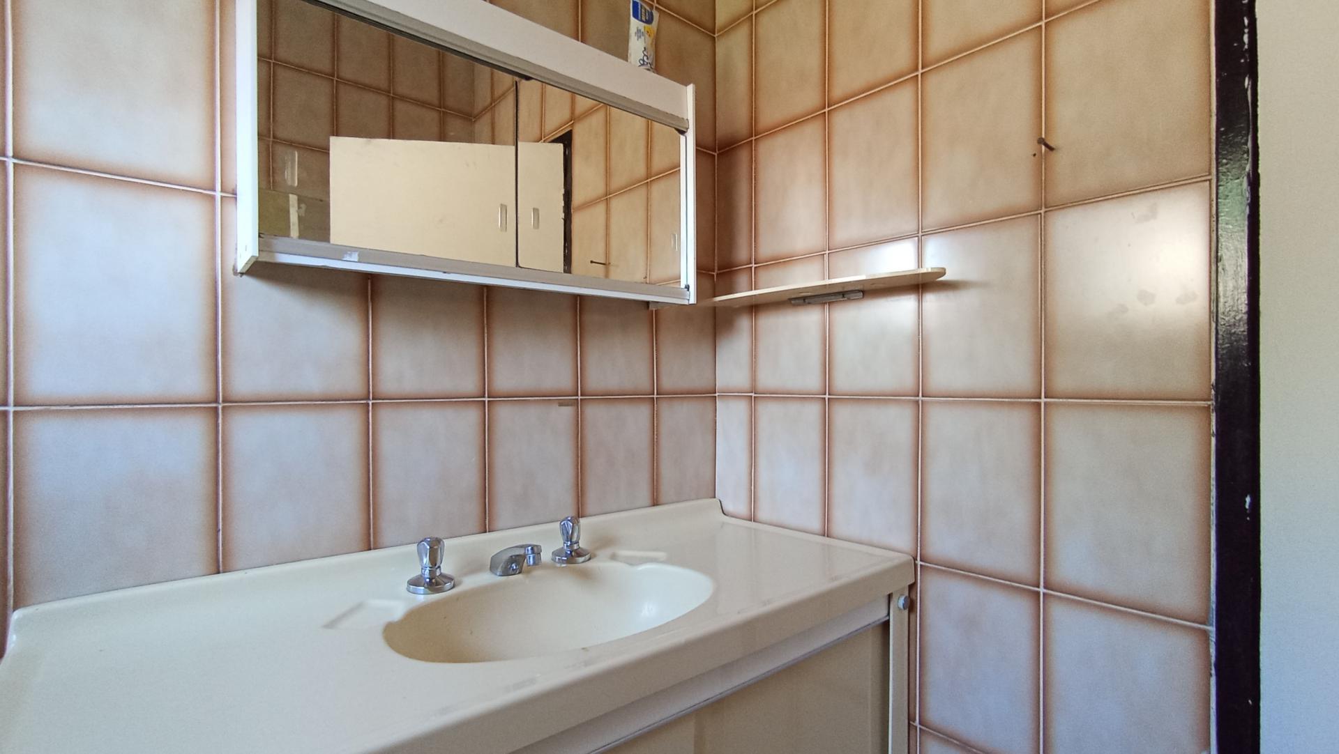Bathroom 2 - 5 square meters of property in Homestead