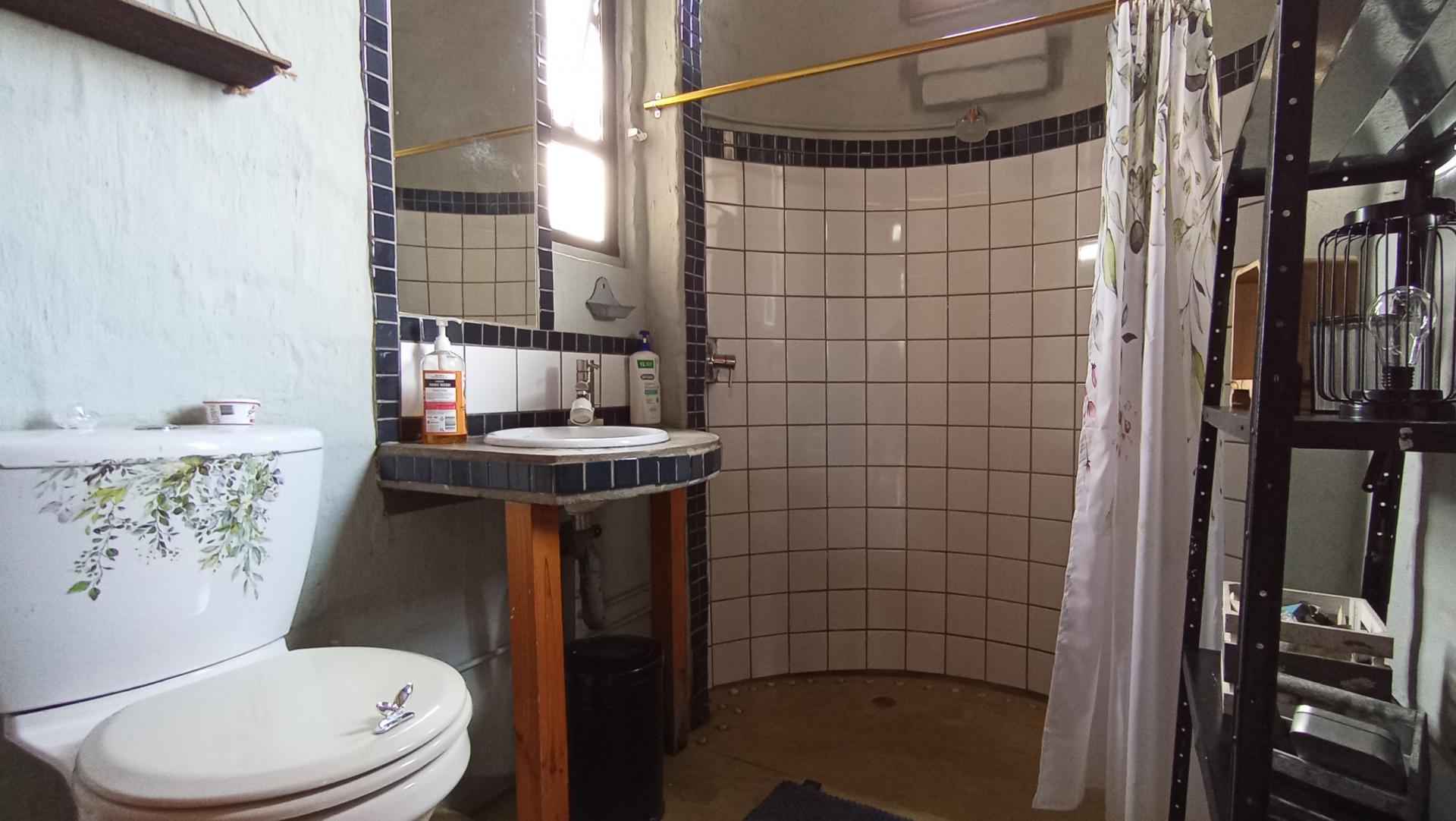 Guest Toilet - 4 square meters of property in Farmall A.H.