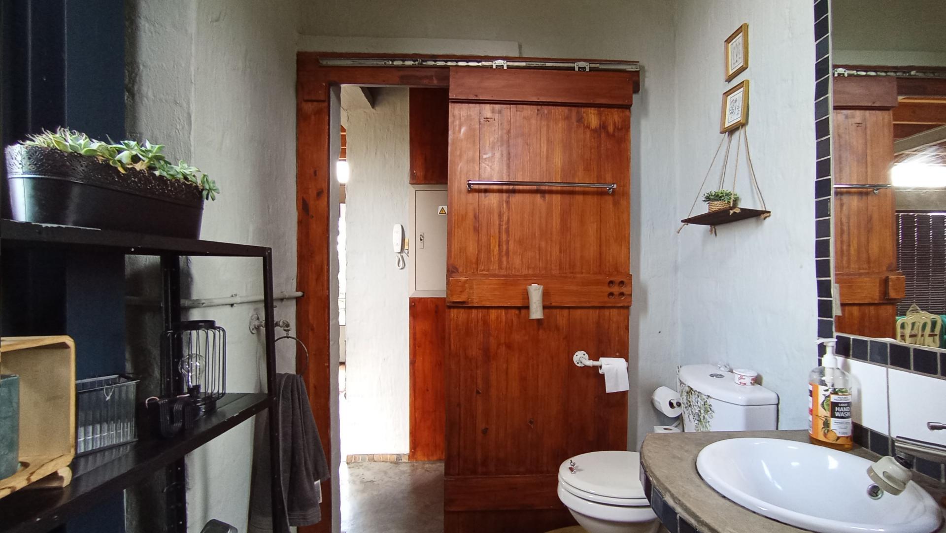 Guest Toilet - 4 square meters of property in Farmall A.H.