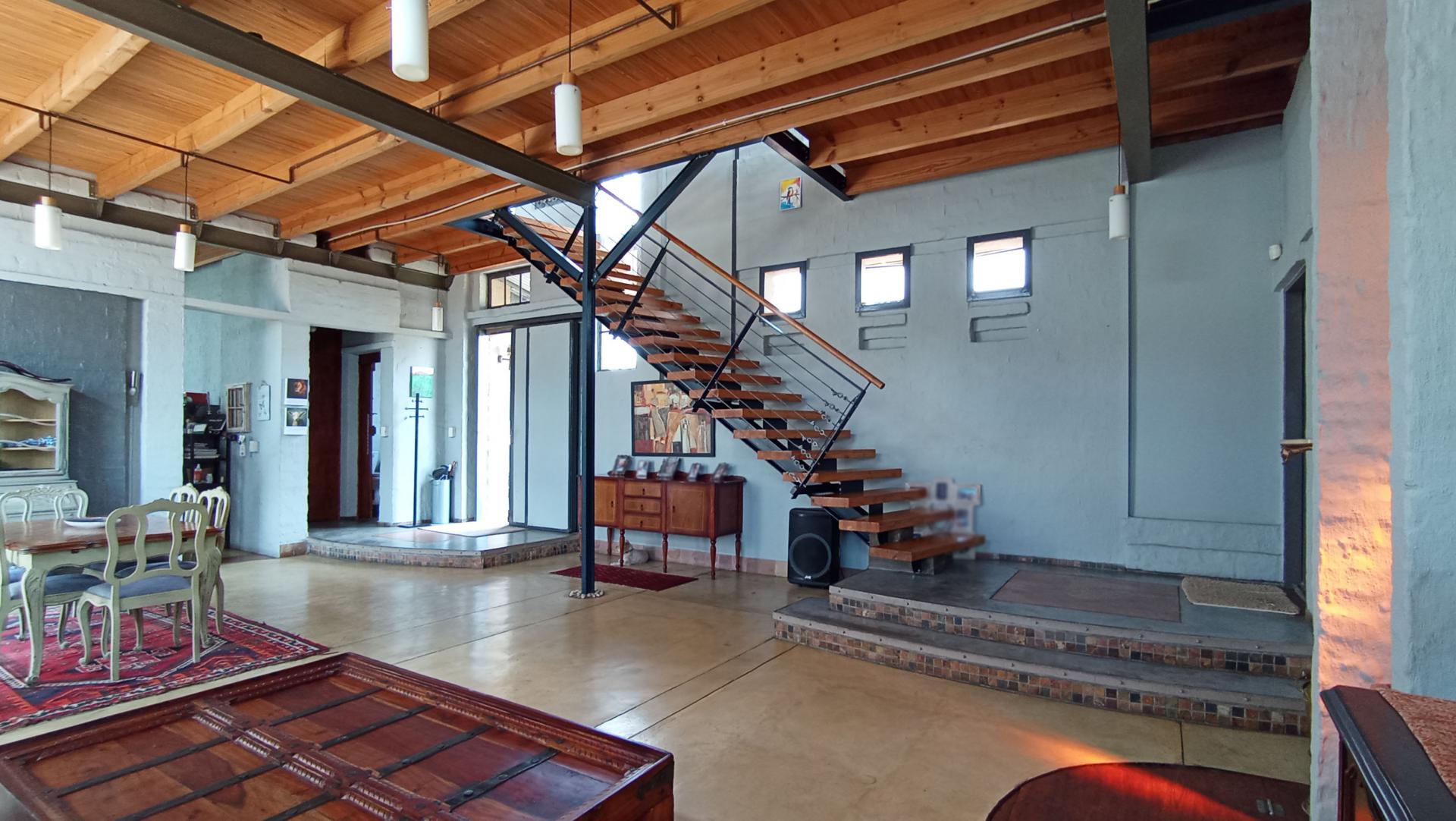 Lounges - 28 square meters of property in Farmall A.H.