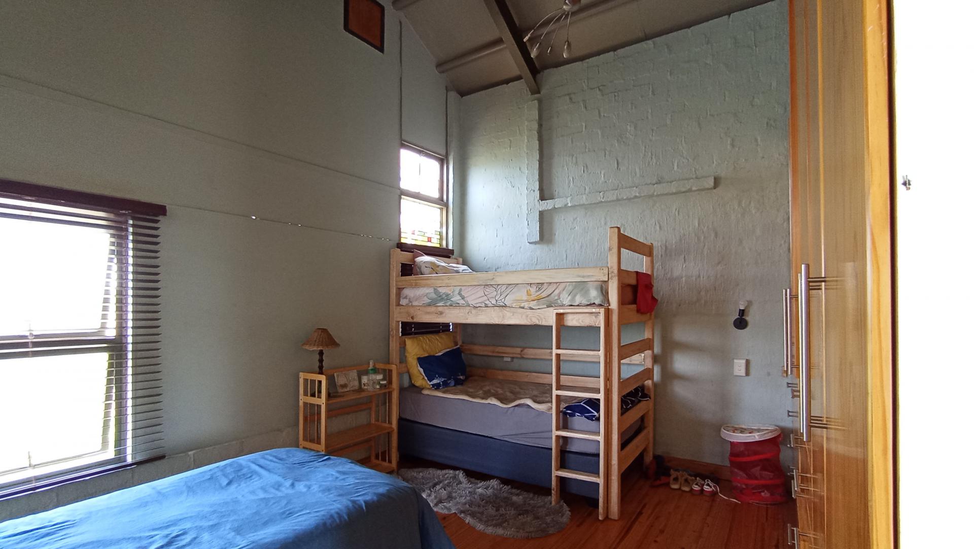 Bed Room 1 - 18 square meters of property in Farmall A.H.