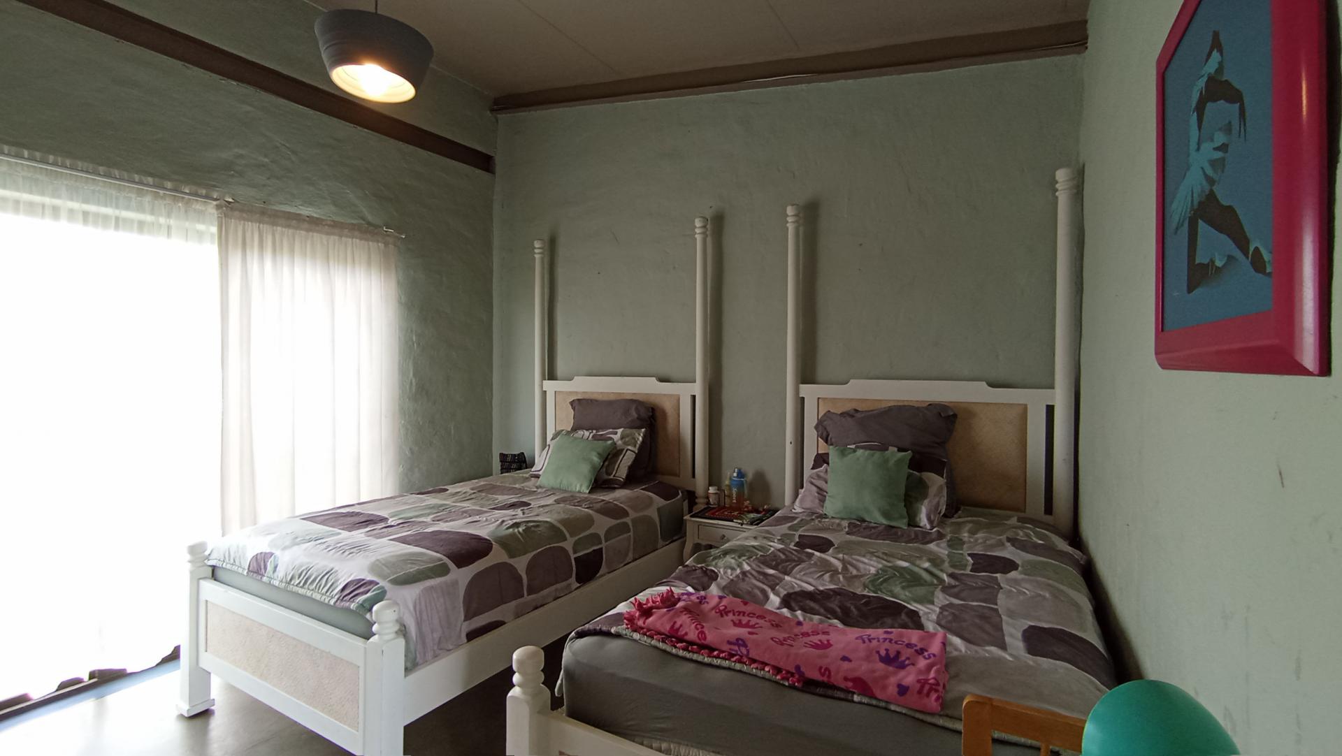 Bed Room 2 - 18 square meters of property in Farmall A.H.