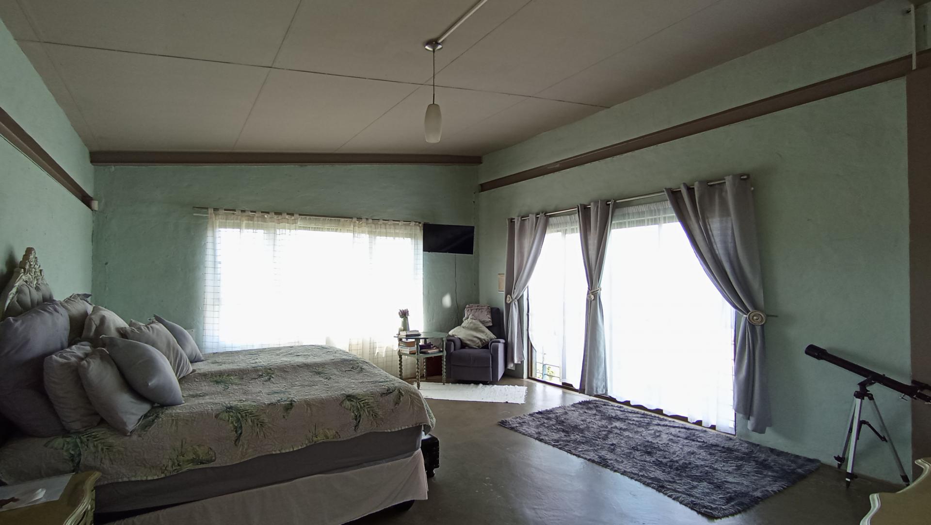 Main Bedroom - 39 square meters of property in Farmall A.H.