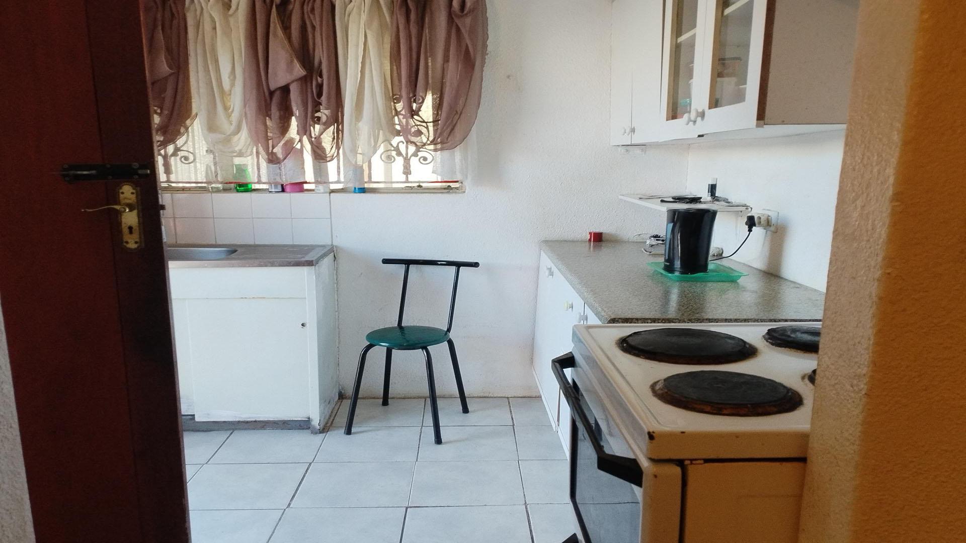 Kitchen of property in Meredale