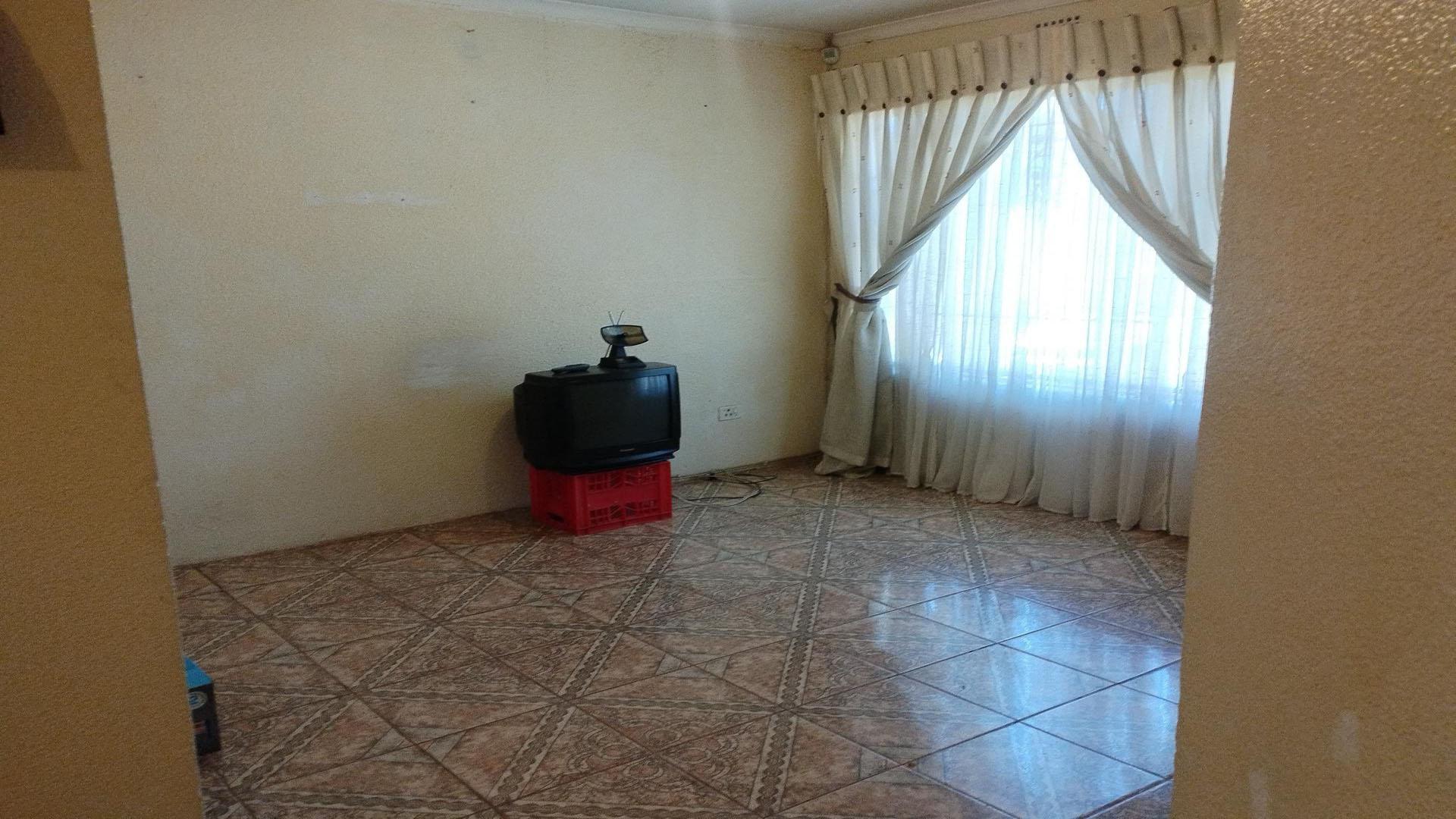 Dining Room of property in Meredale