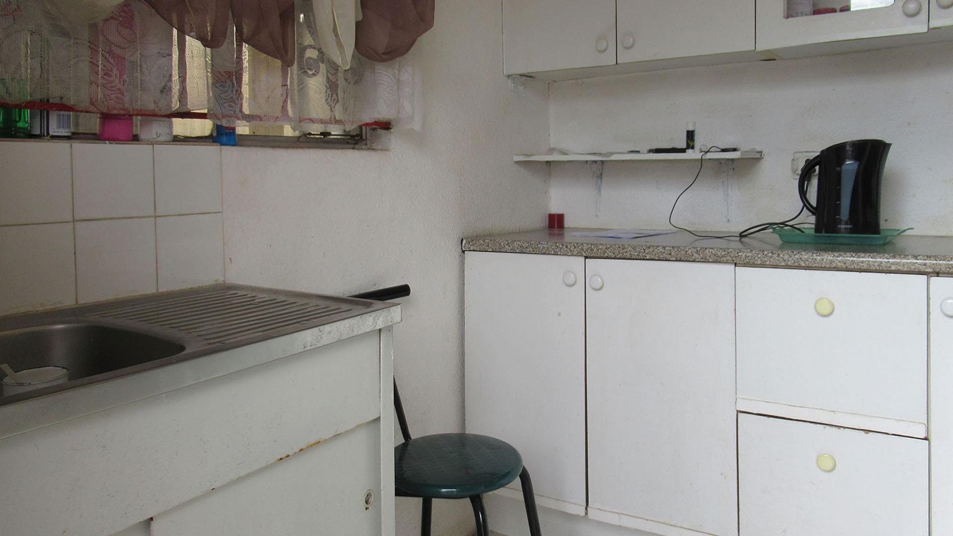Kitchen - 7 square meters of property in Meredale