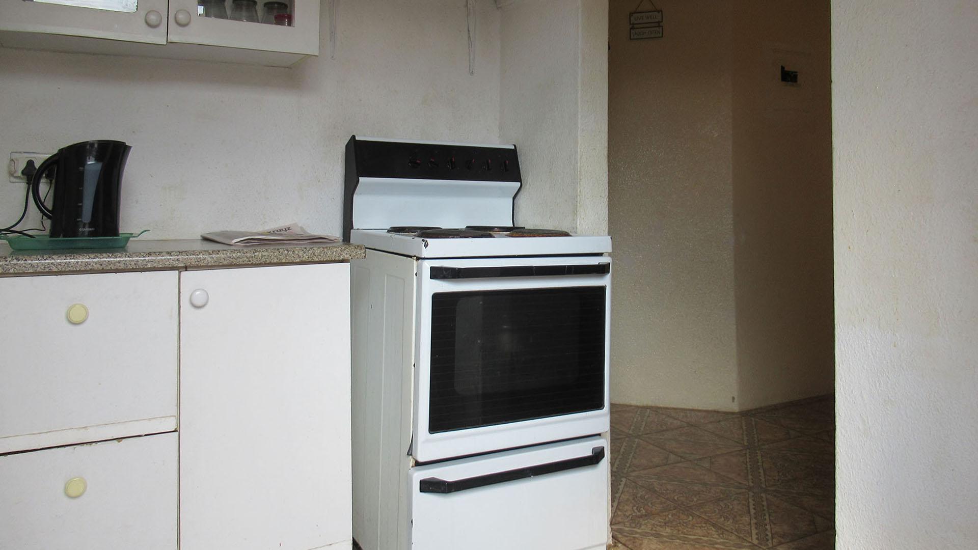 Kitchen - 7 square meters of property in Meredale