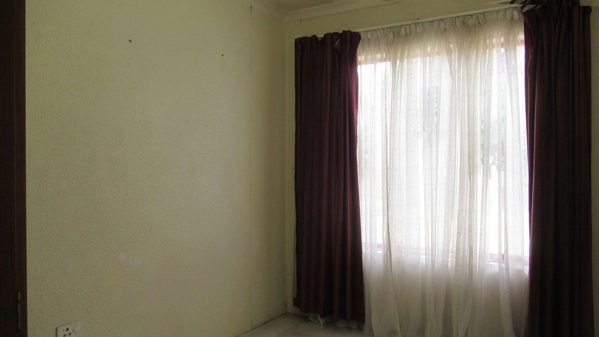 Bed Room 1 - 9 square meters of property in Meredale