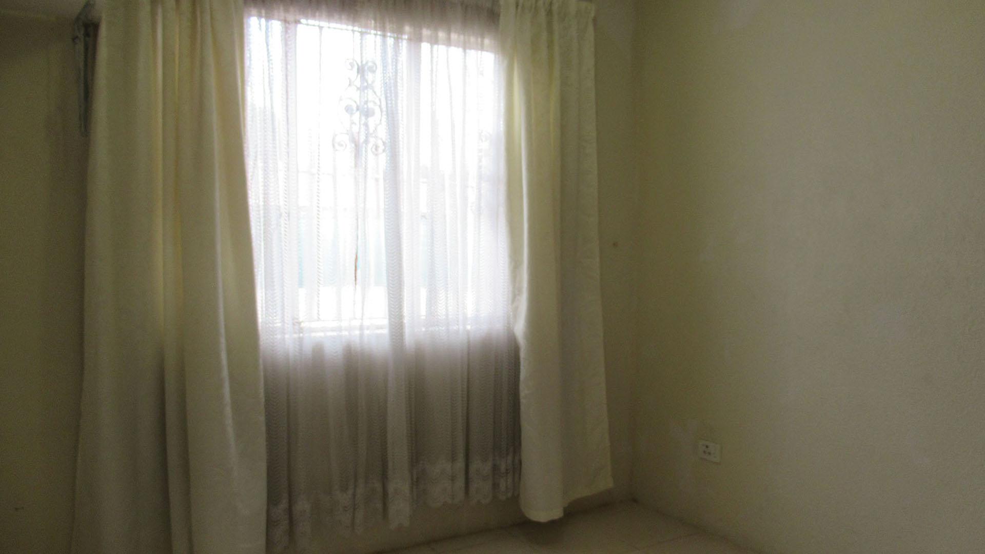 Bed Room 2 - 9 square meters of property in Meredale