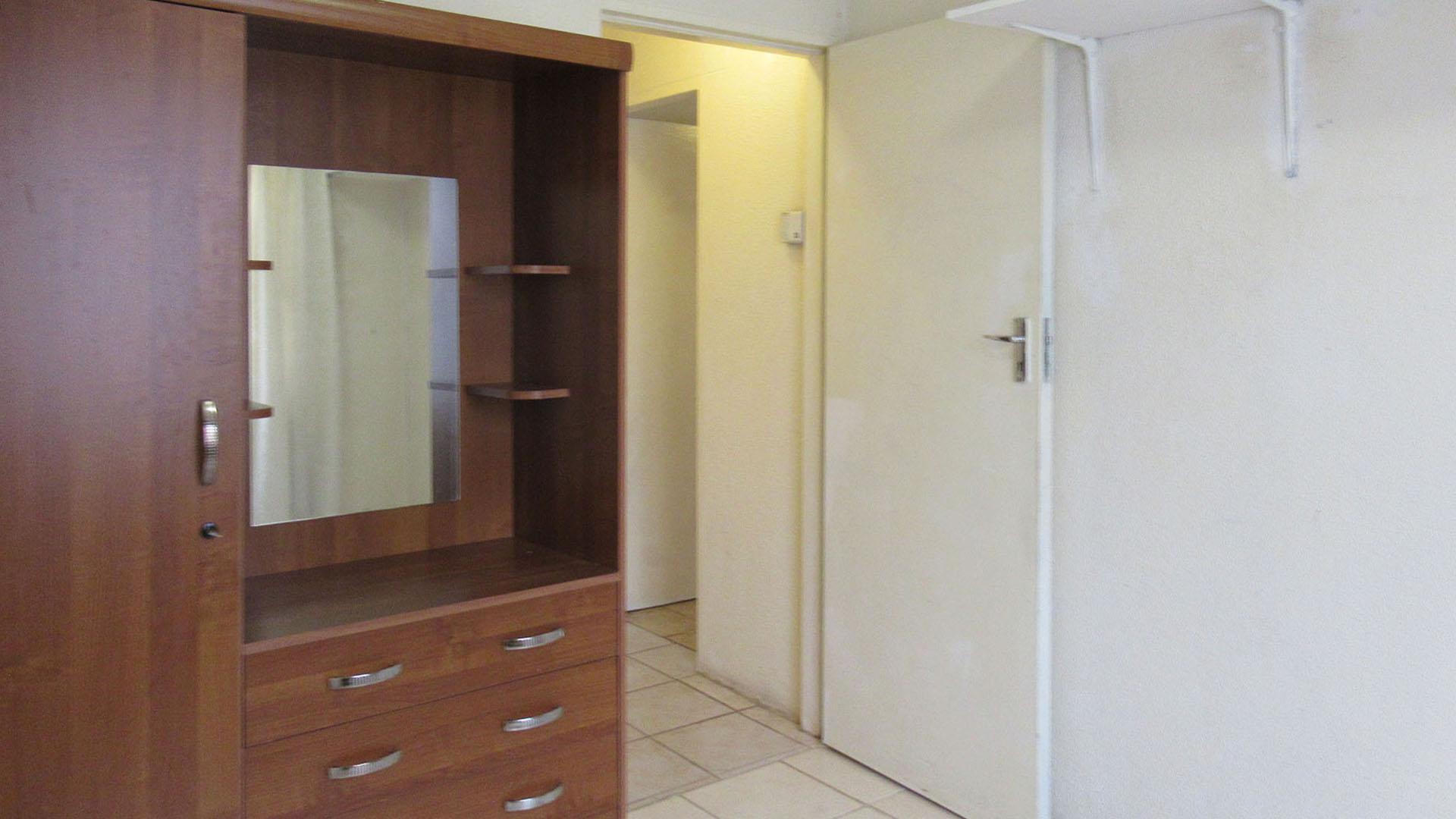 Bed Room 2 - 9 square meters of property in Meredale