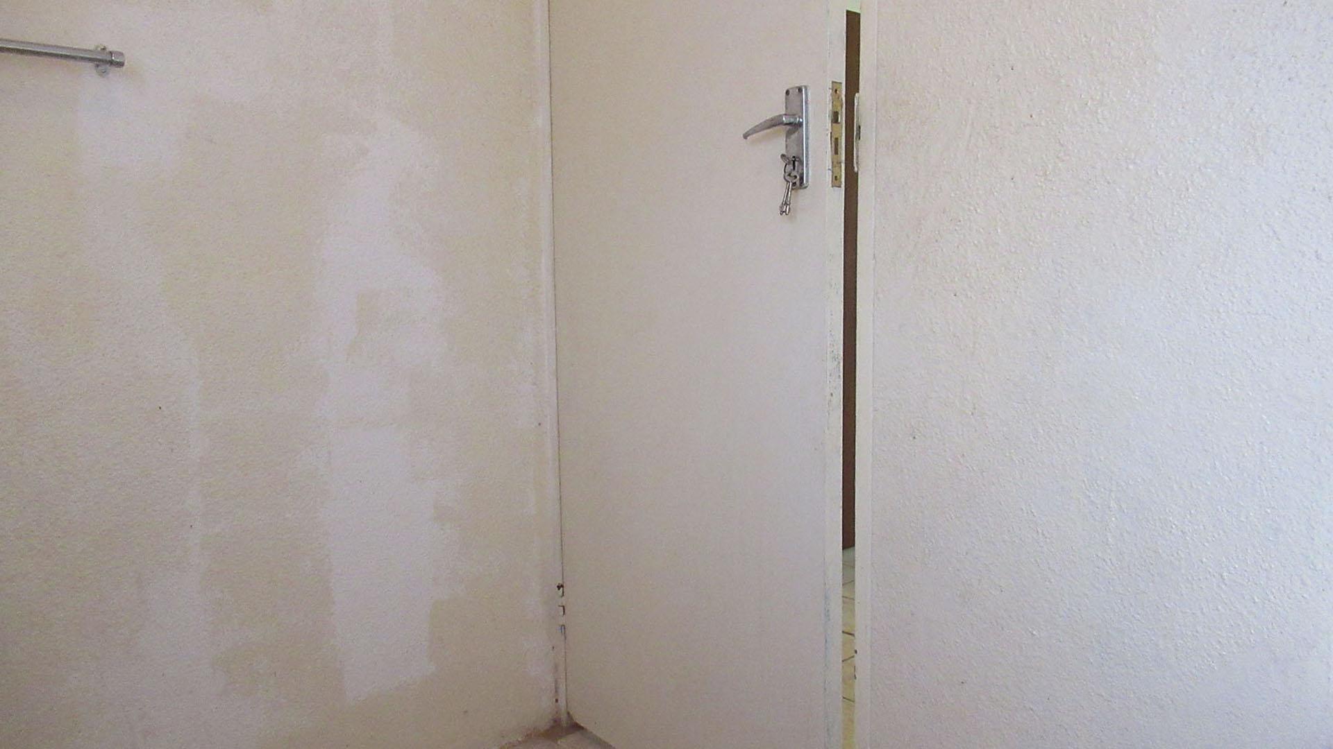 Bathroom 1 - 4 square meters of property in Meredale