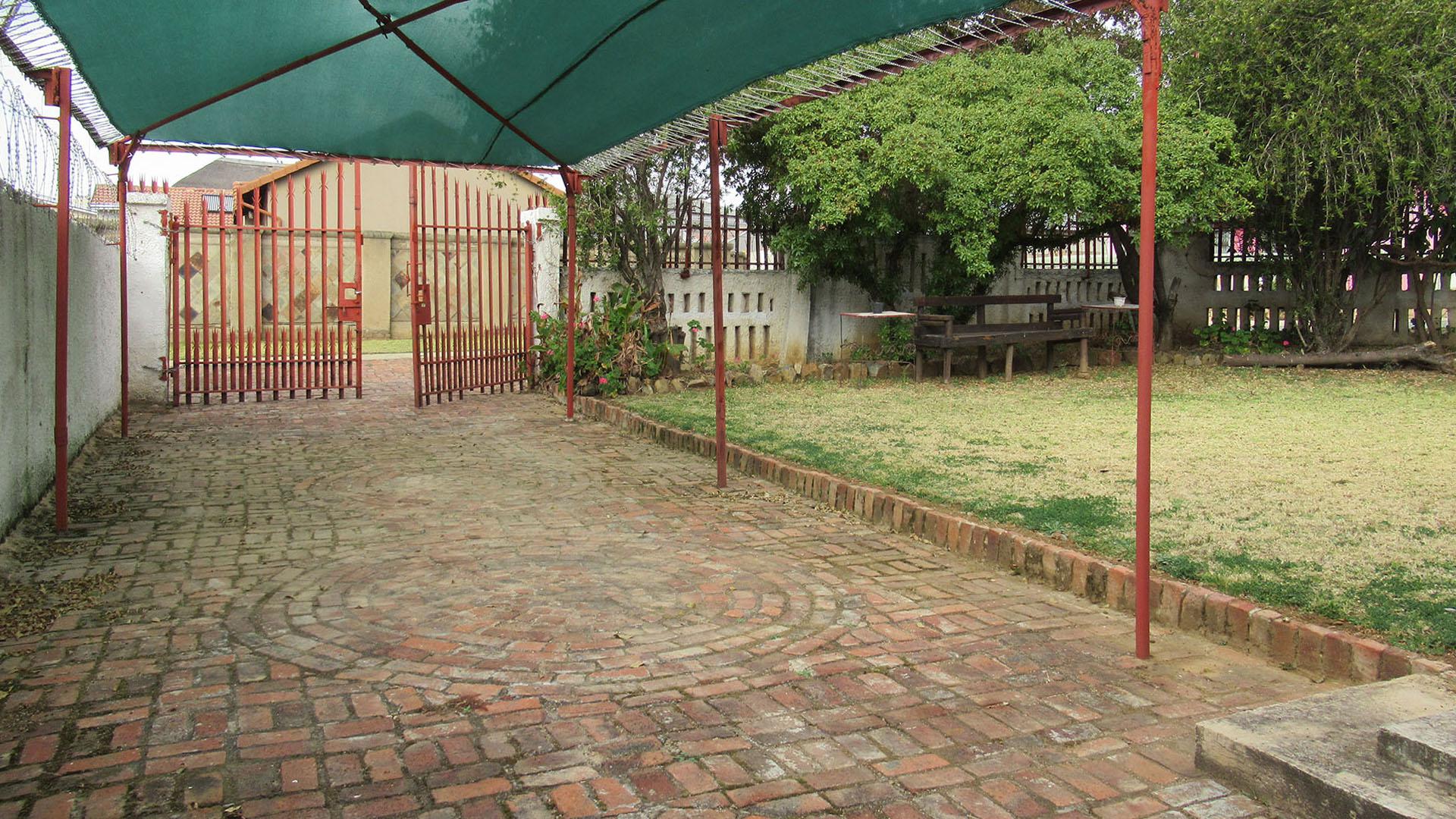 Spaces - 3 square meters of property in Meredale