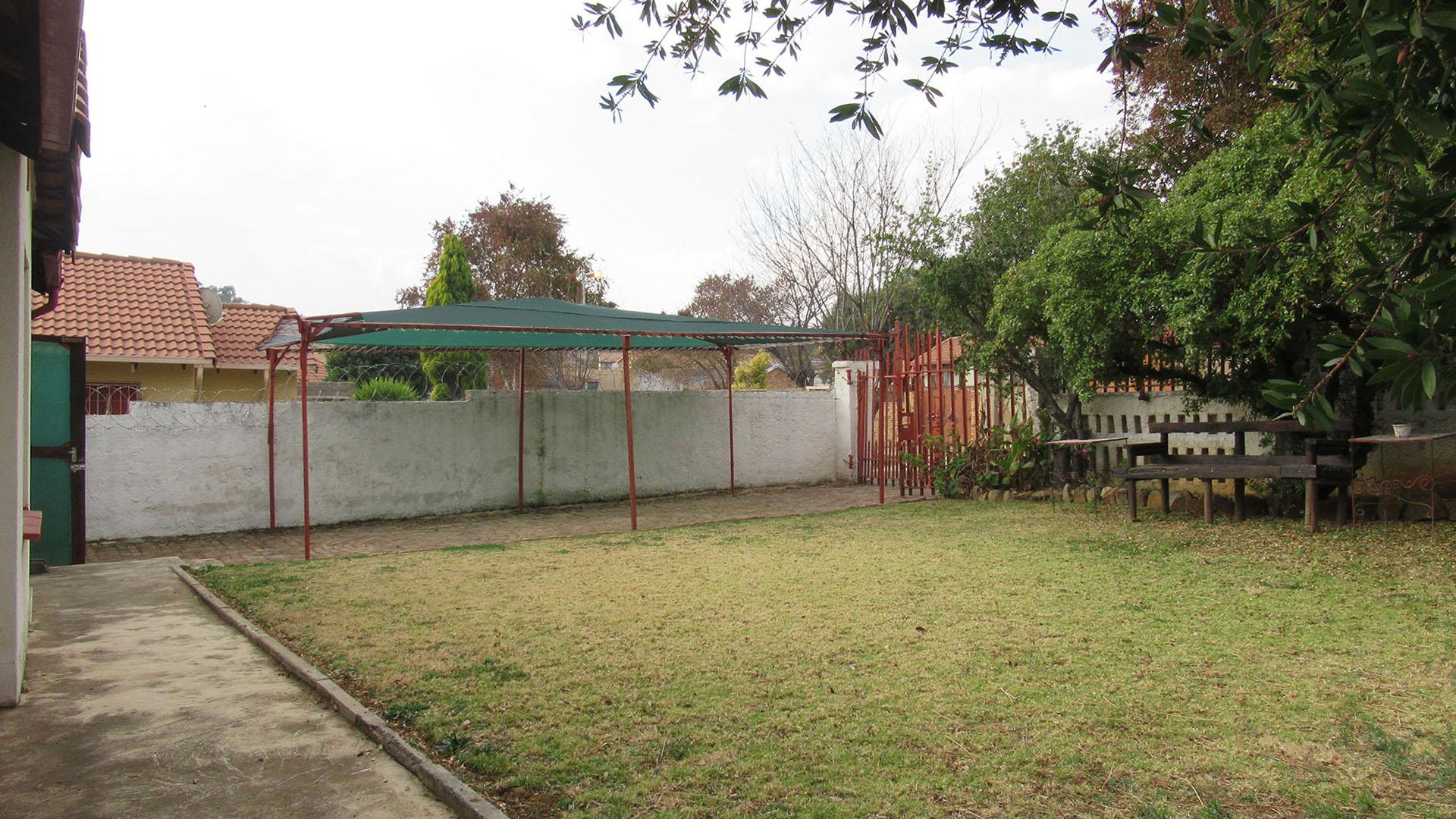 Front View of property in Meredale