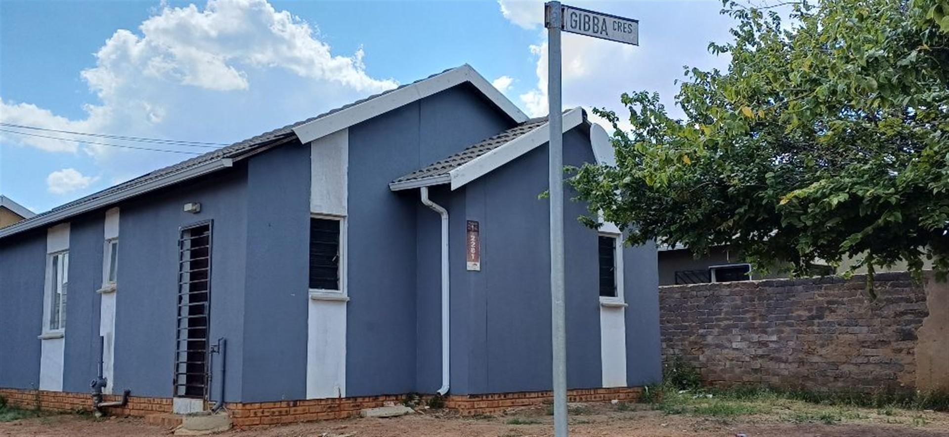 Front View of property in Savanna City
