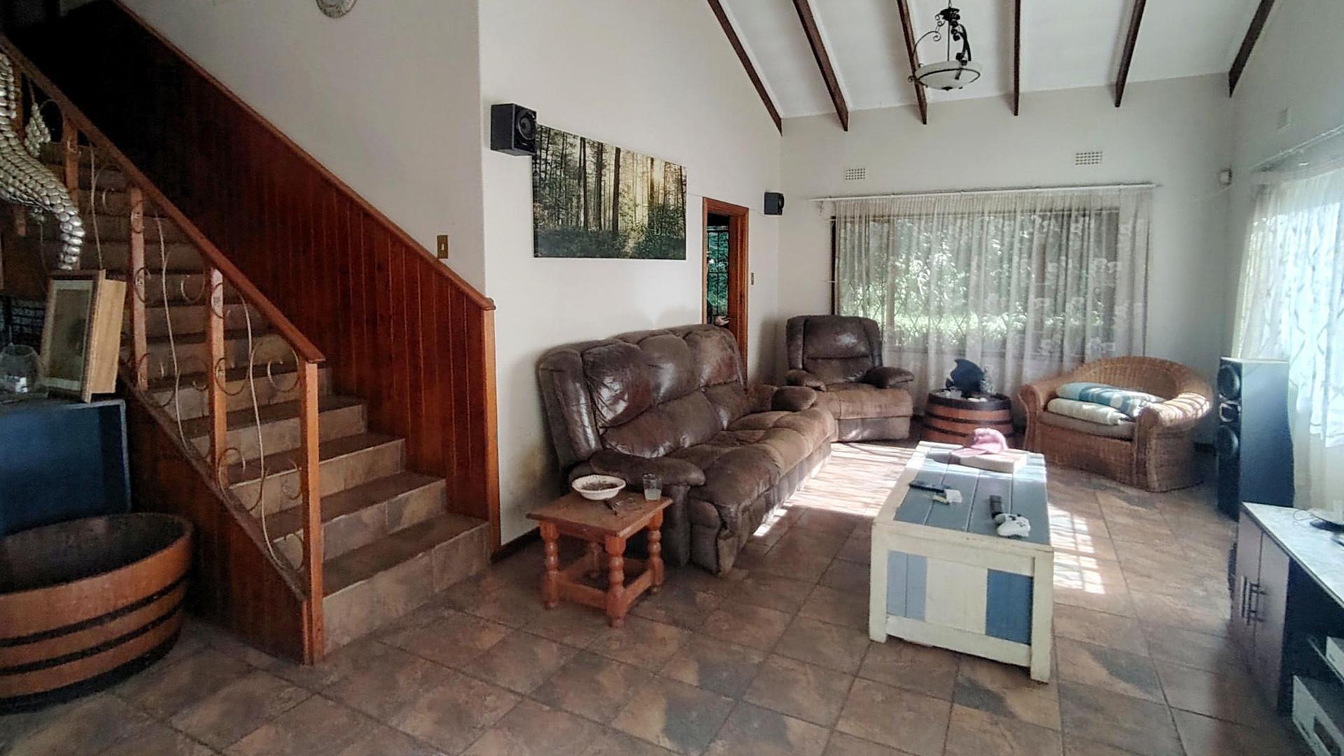 Lounges of property in Glenmore (KZN)