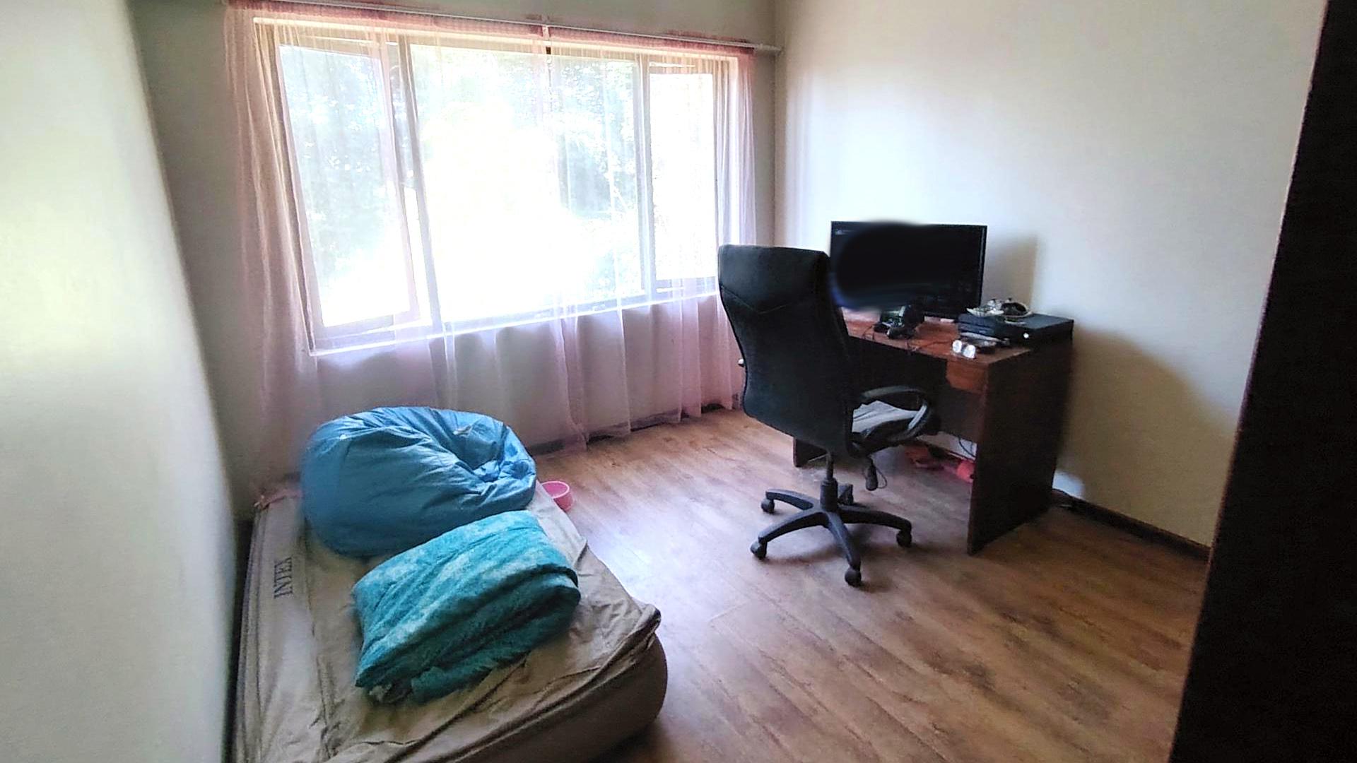 Bed Room 2 of property in Glenmore (KZN)