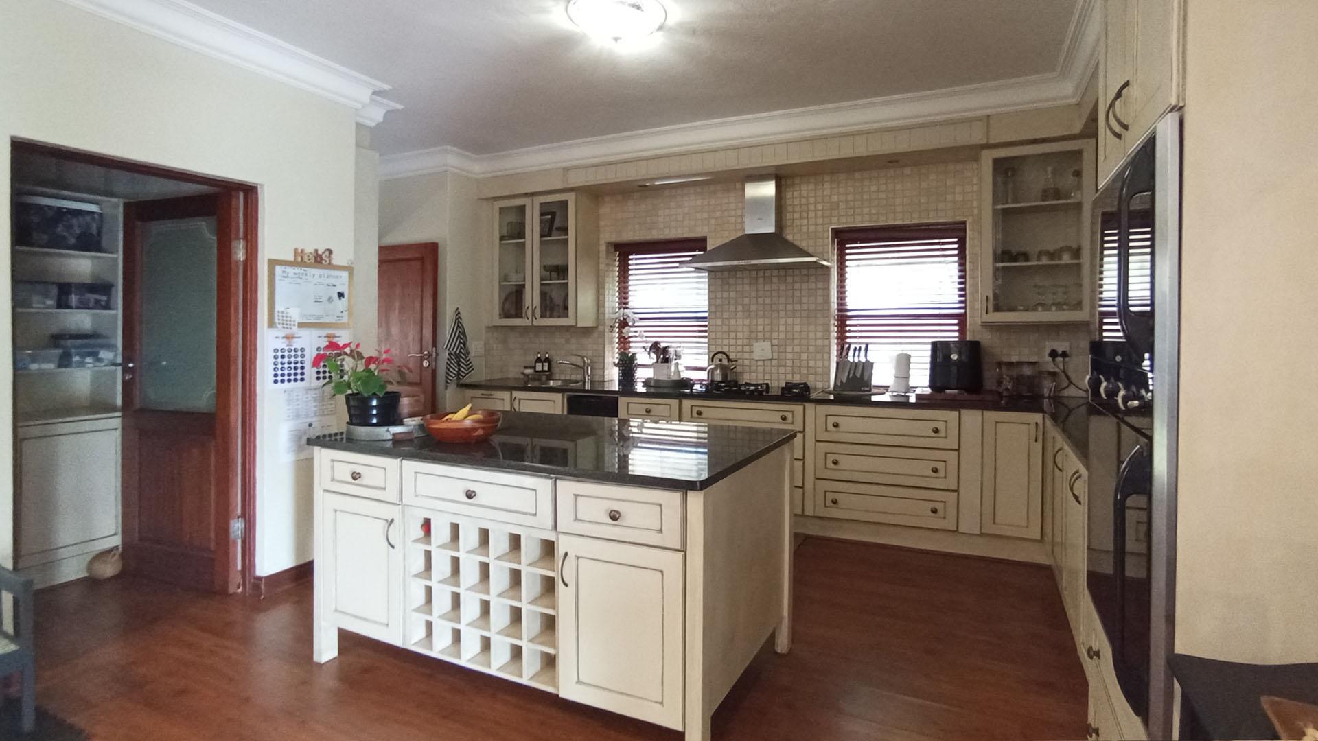 Kitchen - 26 square meters of property in Bronberg