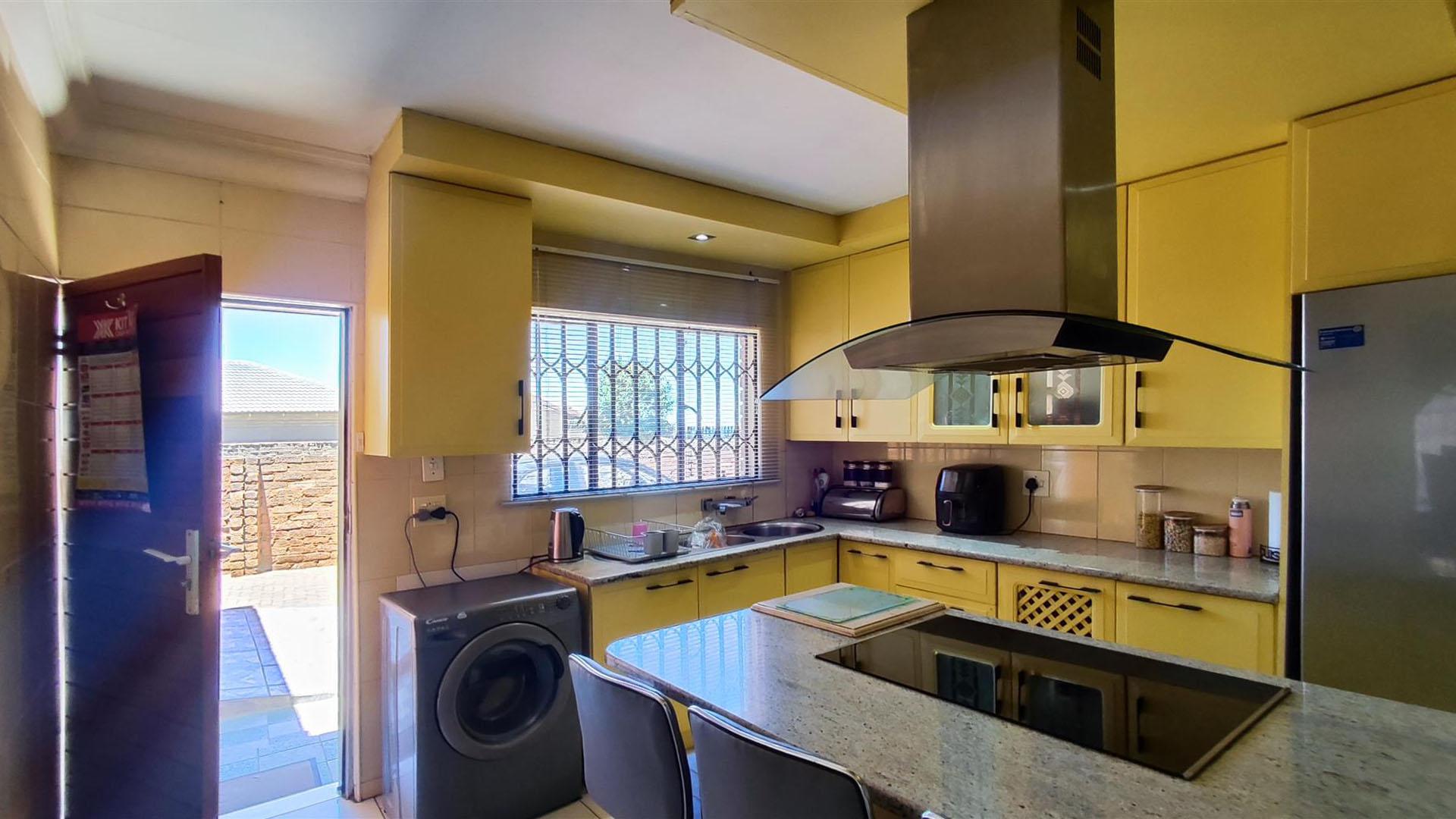 Kitchen - 19 square meters of property in Actonville