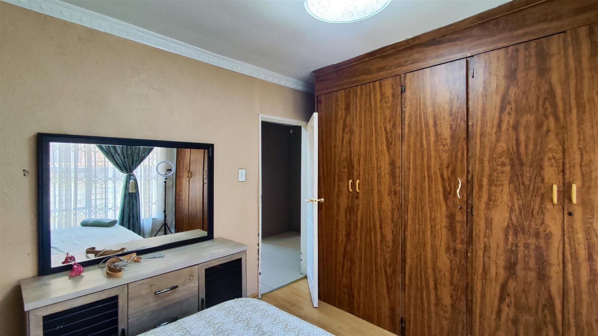 Bed Room 1 - 13 square meters of property in Actonville