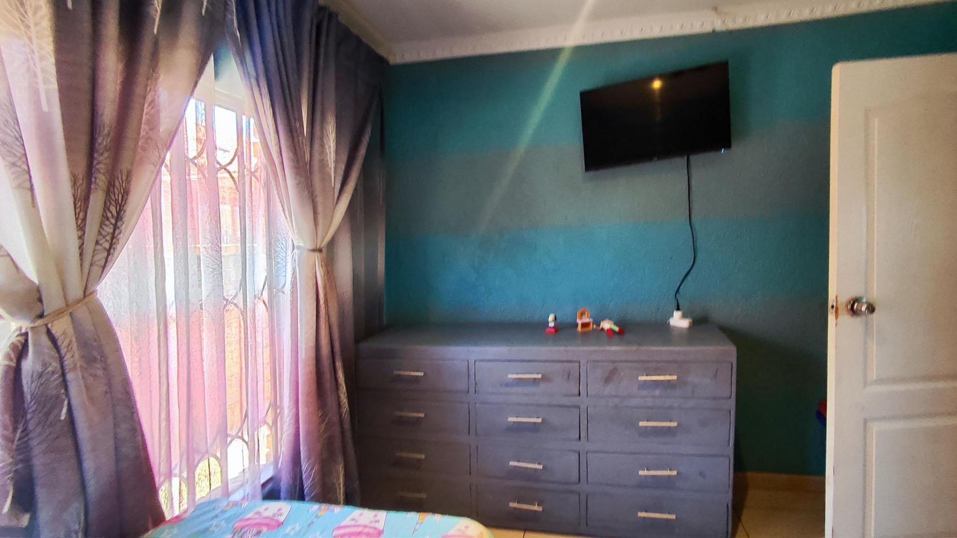 Bed Room 2 - 13 square meters of property in Actonville