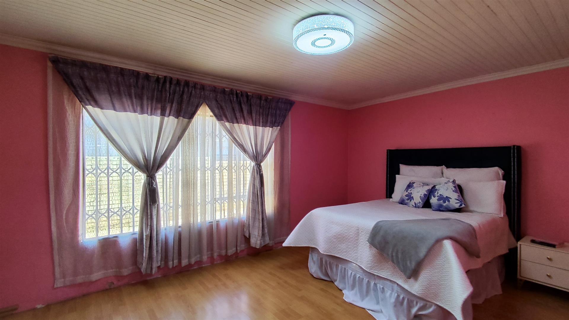 Main Bedroom - 36 square meters of property in Actonville