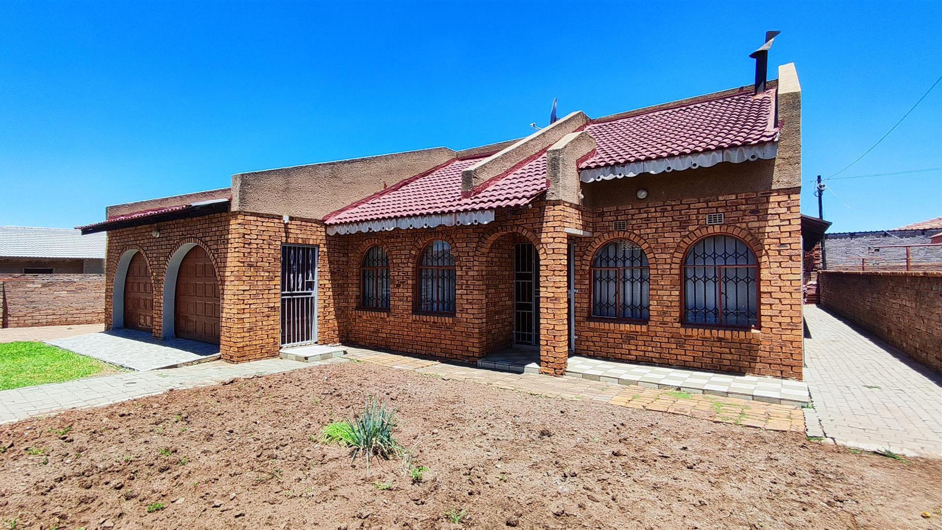 Front View of property in Actonville