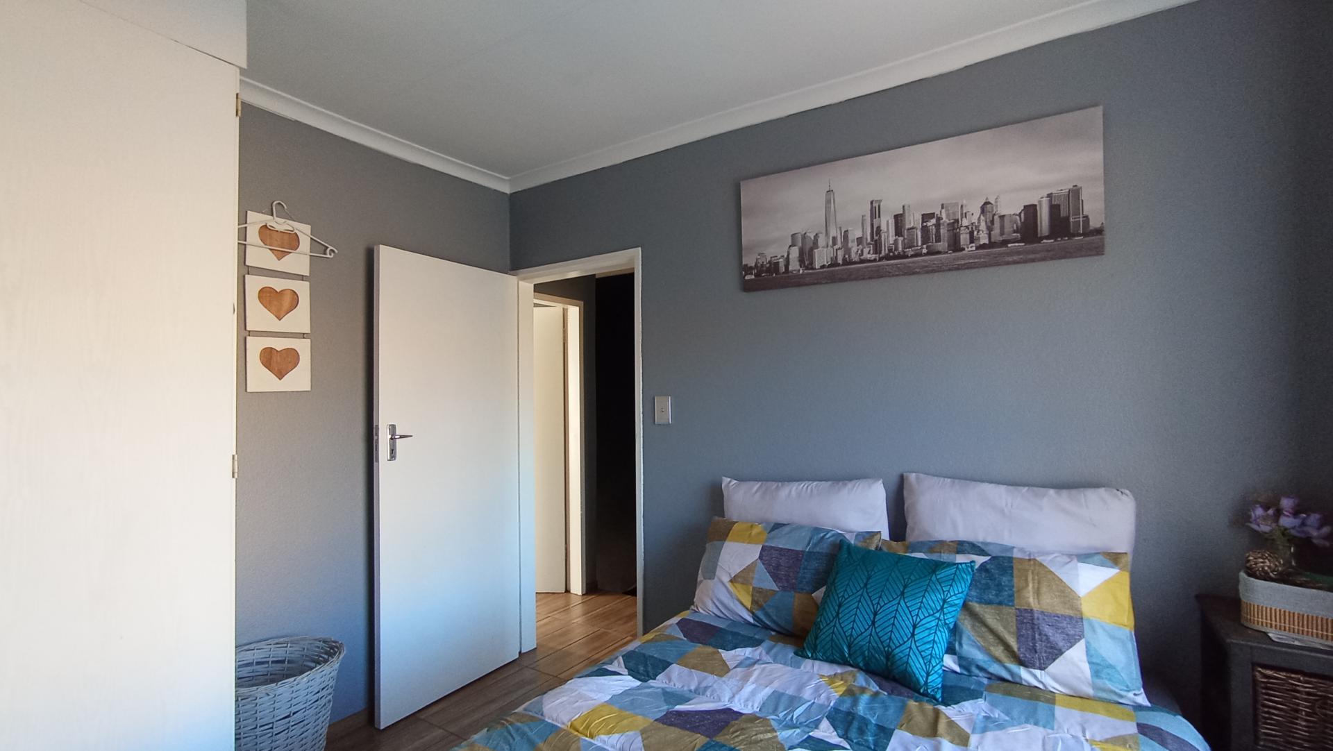 Bed Room 2 - 10 square meters of property in Wilgeheuwel 