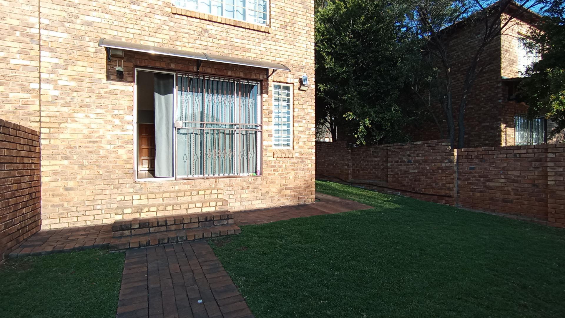 Front View of property in Wilgeheuwel 