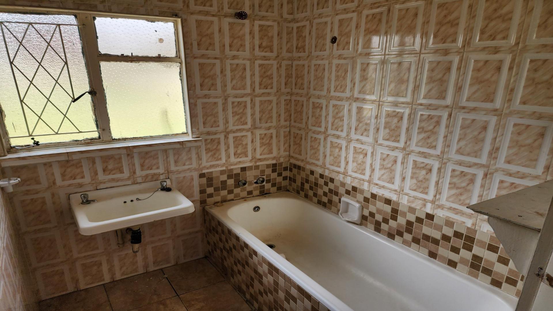 Bathroom 2 of property in Sasolburg