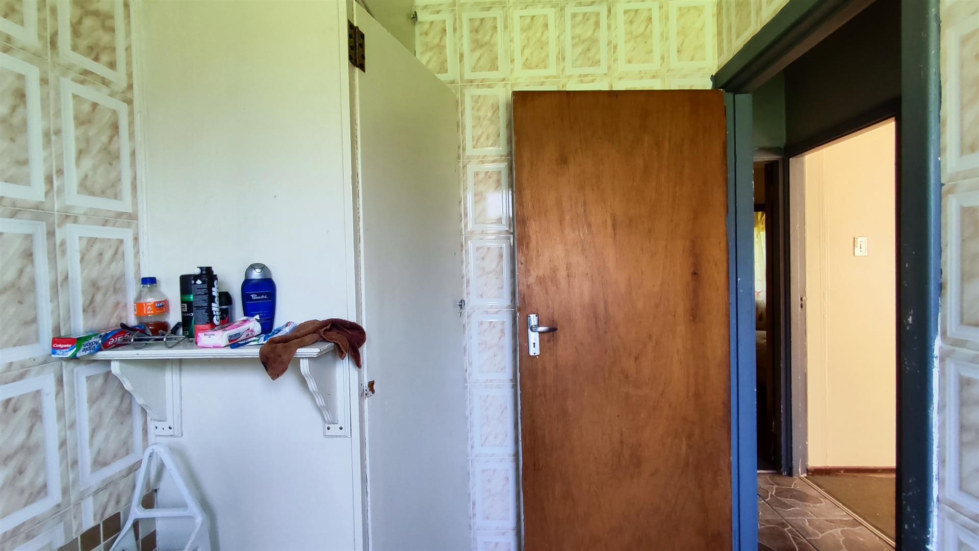 Bathroom 1 - 10 square meters of property in Sasolburg