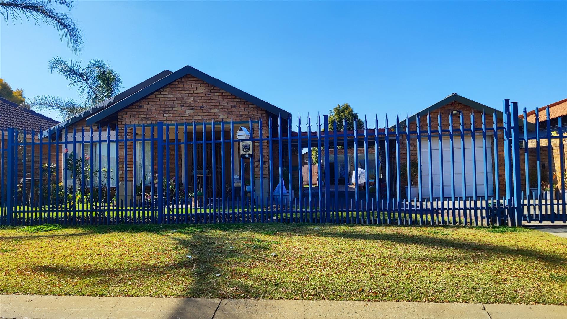 Front View of property in Van Dykpark