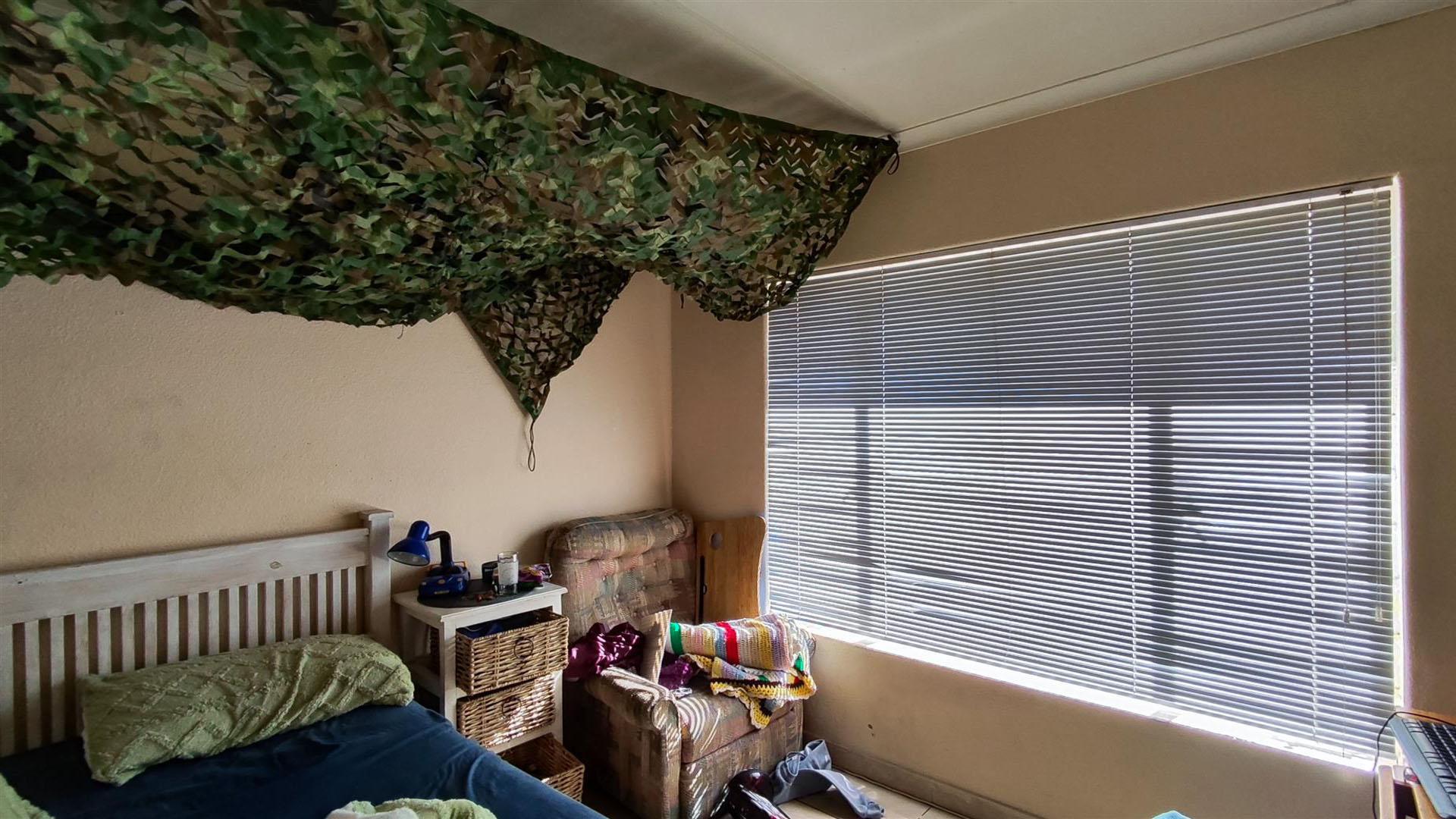 Bed Room 1 - 11 square meters of property in Van Dykpark