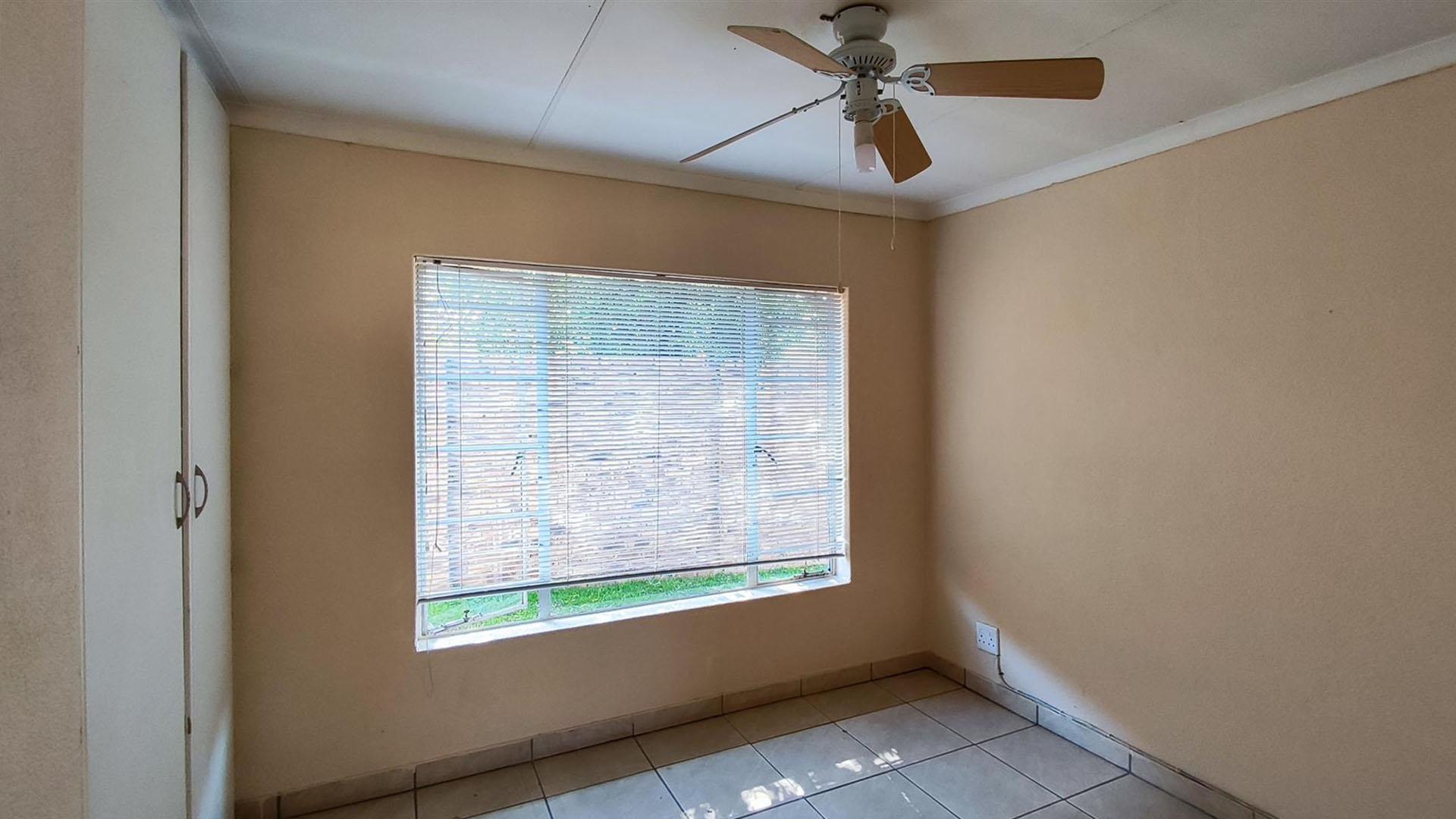 Bed Room 2 - 11 square meters of property in Van Dykpark